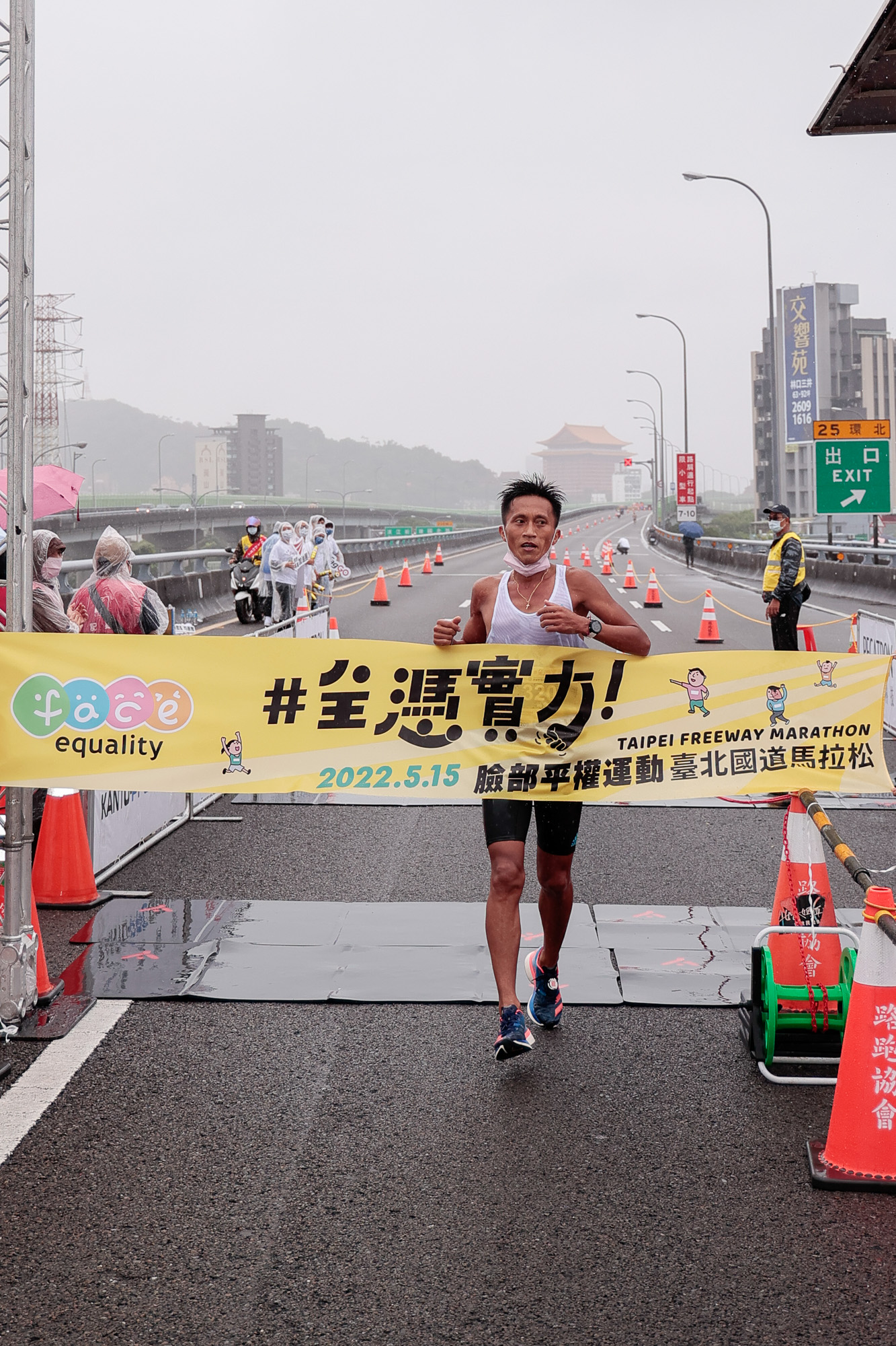 臺北國道馬拉松開跑　蔣介文摘冠、曹純玉封后