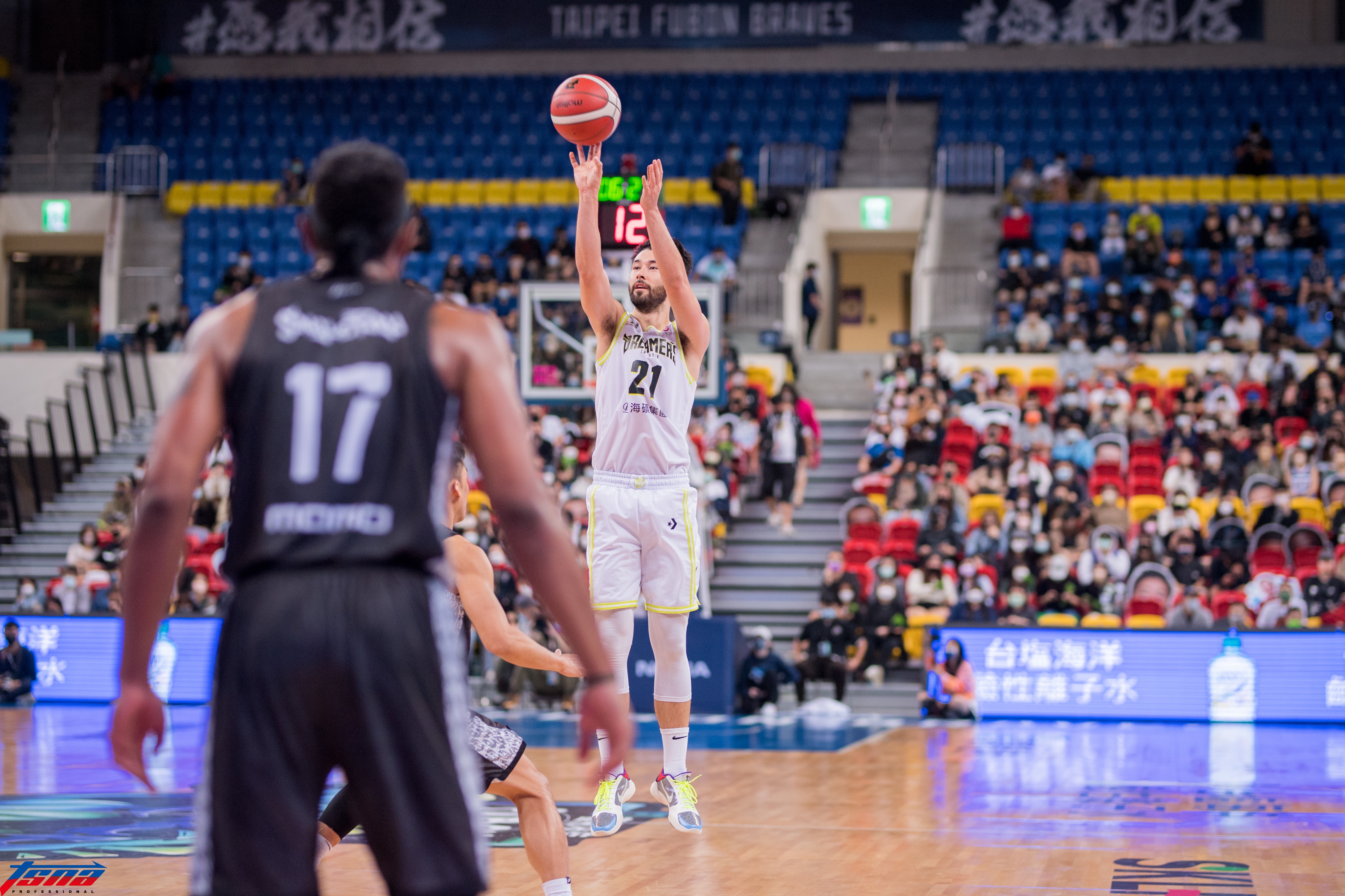 簡浩飆9顆三分球　生涯新高31分退富邦