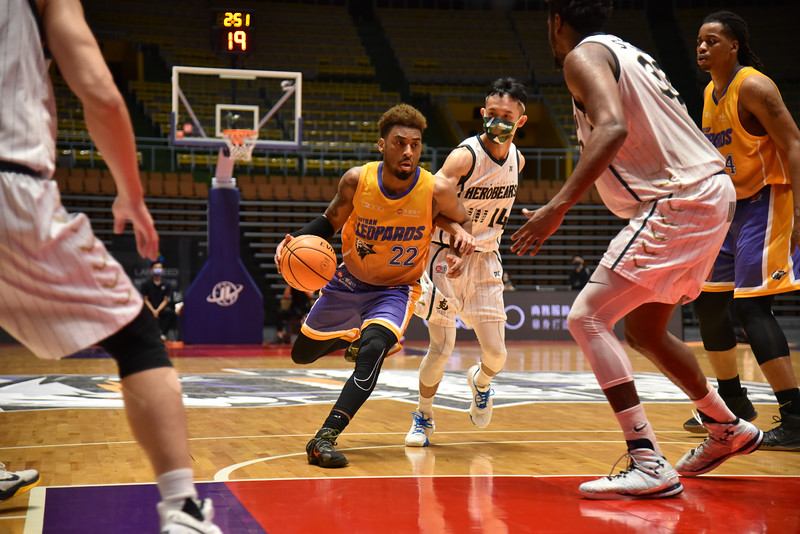 觸發潛規則引爆衝突　吉倫向台啤道歉