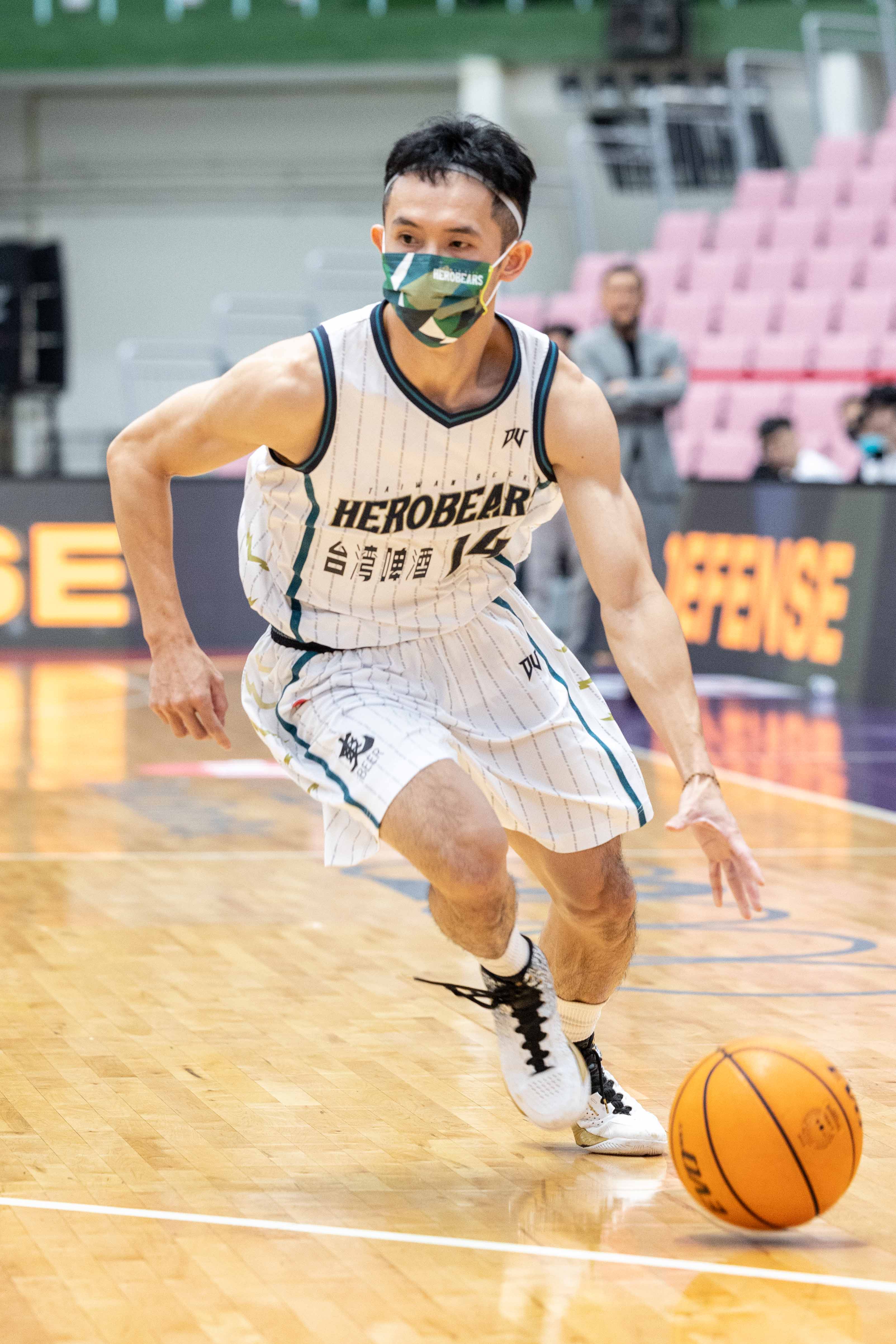 季後挑戰賽收拾雲豹　英熊4強對海神