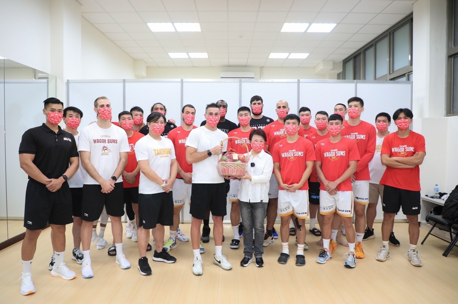 太陽首戰特攻　盧秀燕到場加油