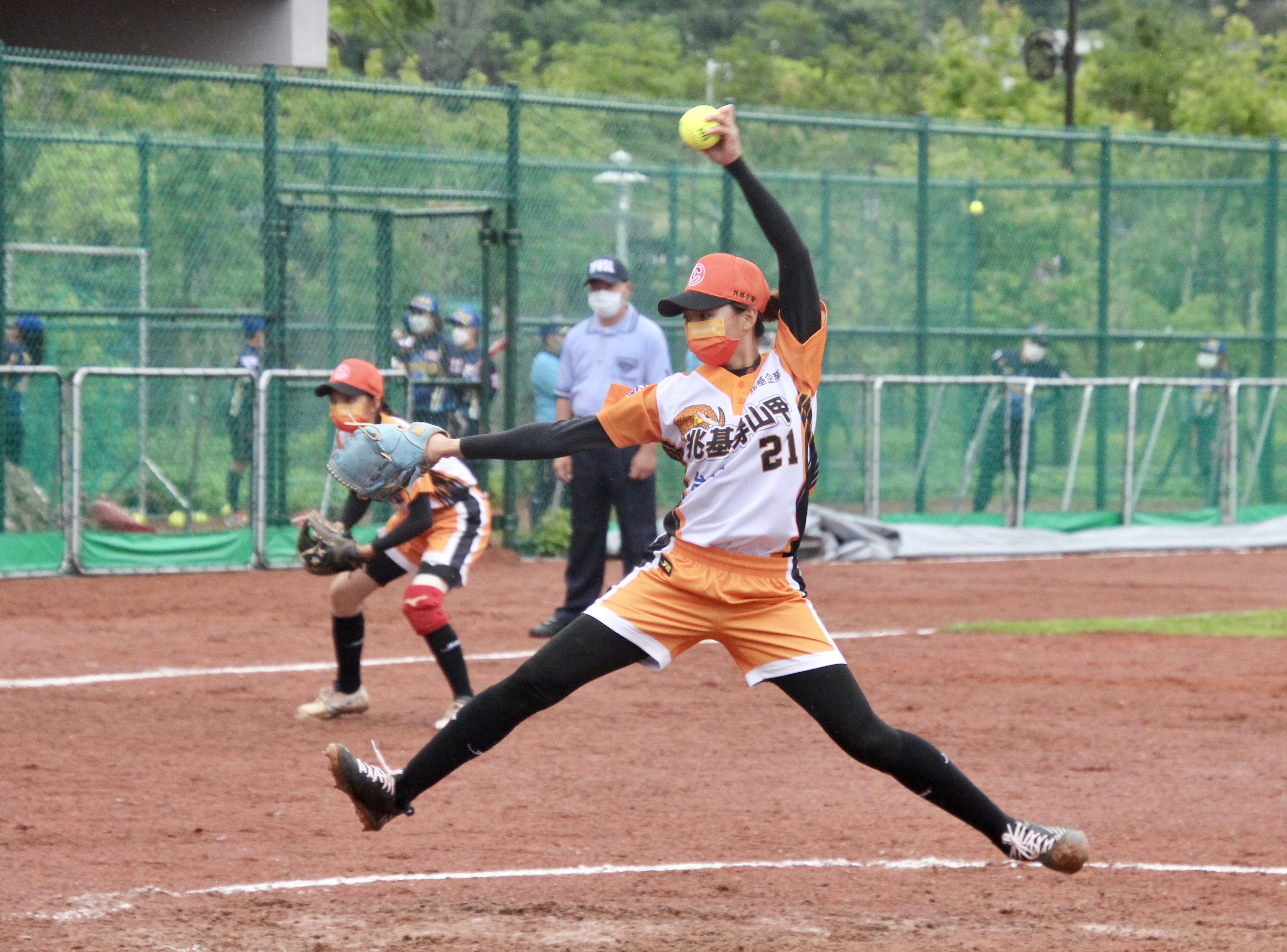 企壘上半季閉幕日　兆基穿山甲險勝榜首新世紀黃蜂