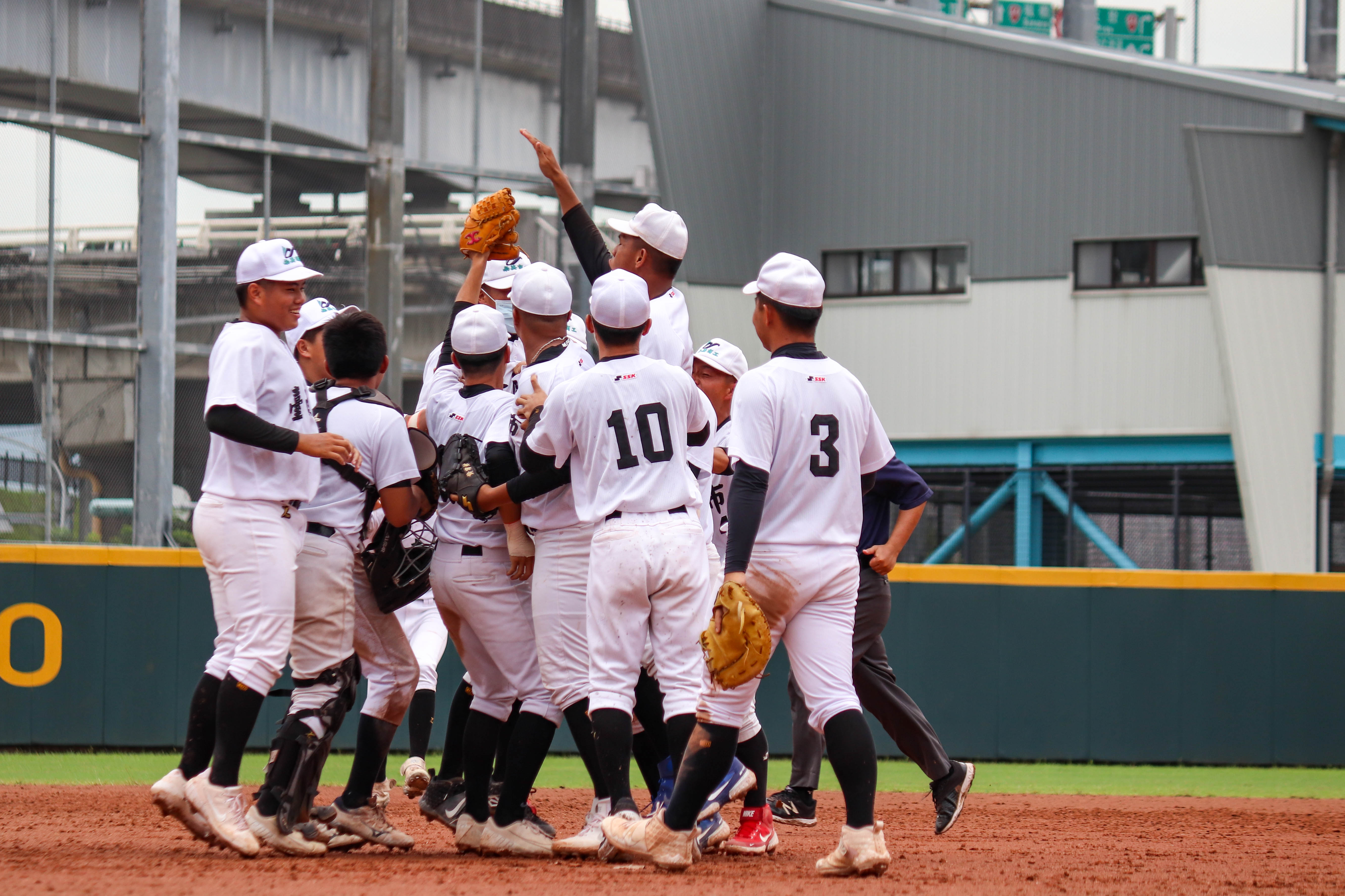 宋連恩投到手抽筋退場　台南2比1險勝高雄闖進玉山盃4強