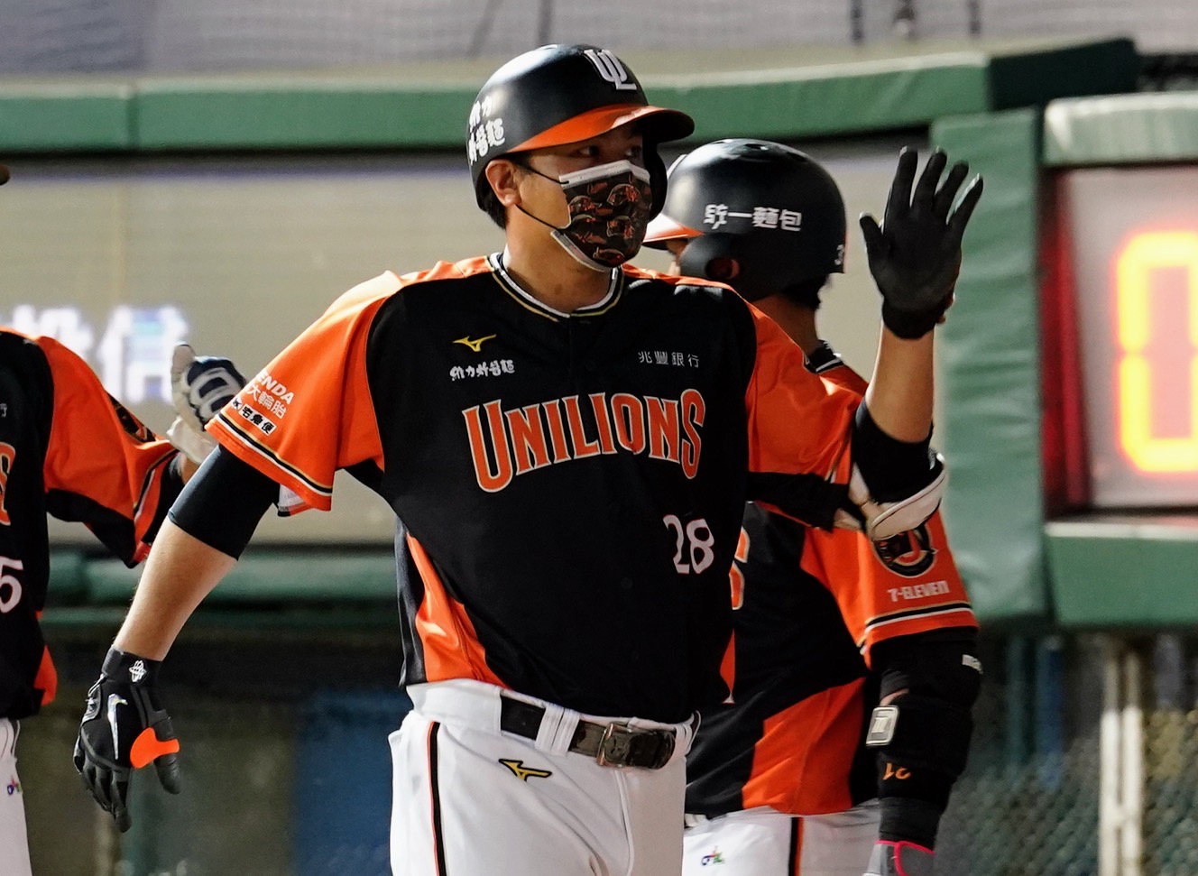 鄭鎧文連2場開轟。特約攝影游智勝/攝