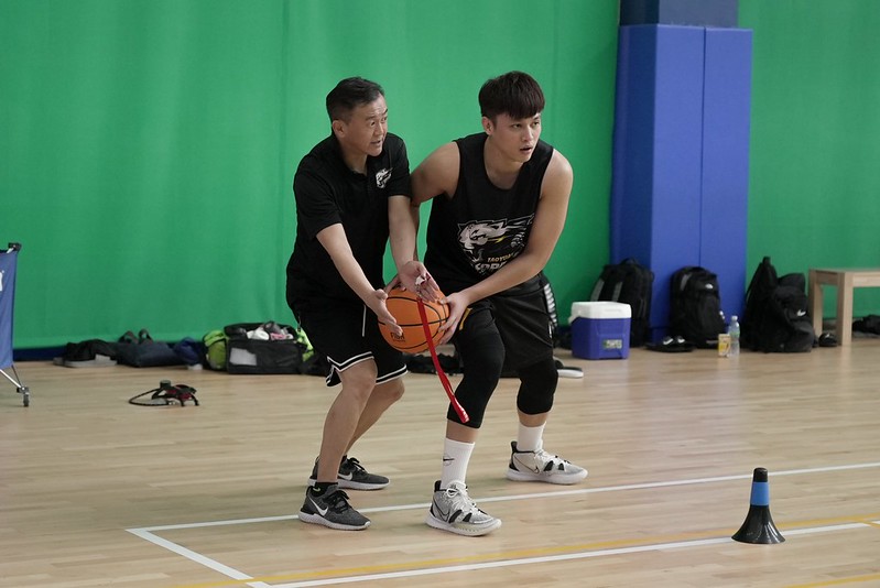 劉嘉發親自下場指導！　雲豹開訓注重運球