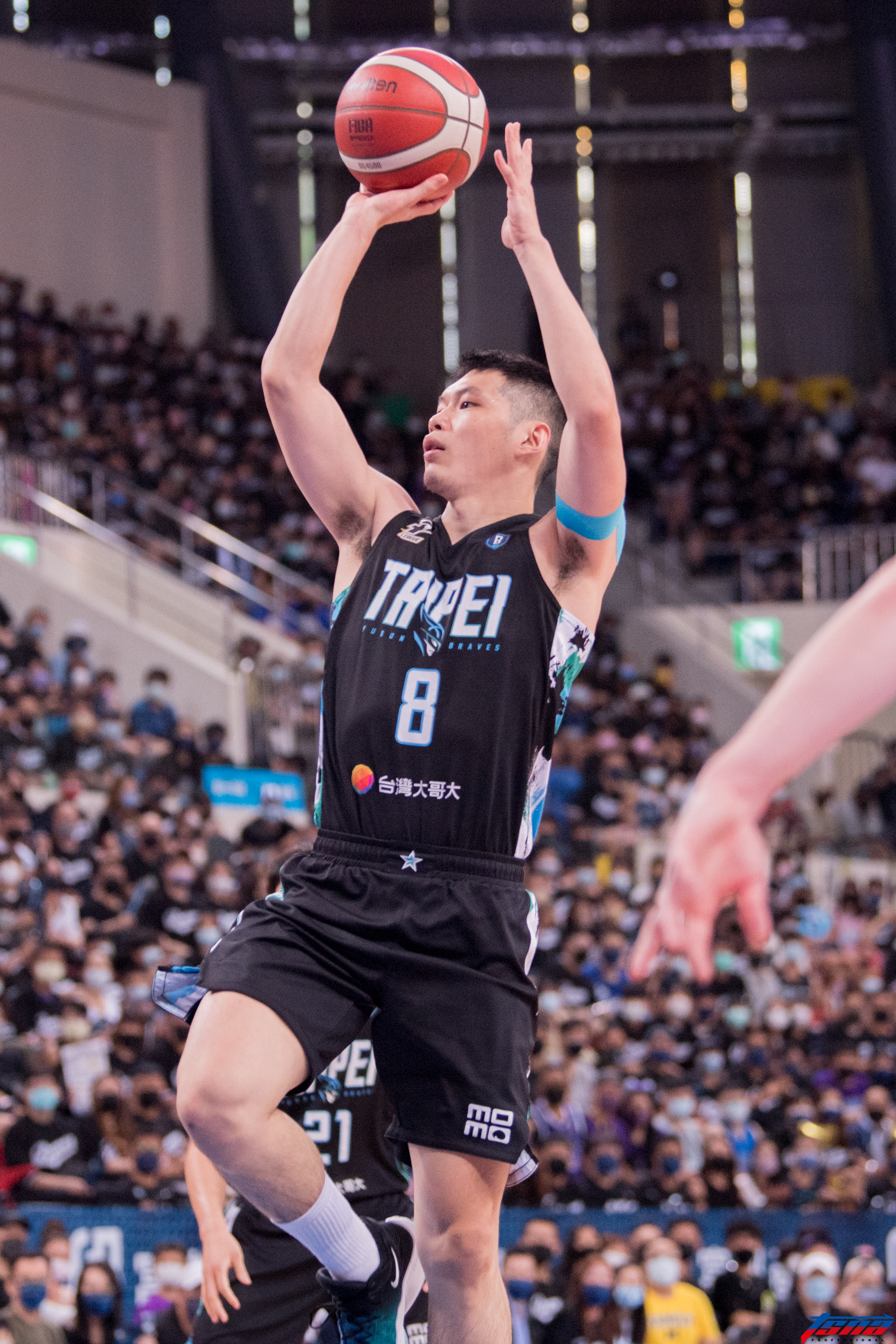 勇士搶先聽牌　最快下週一封王