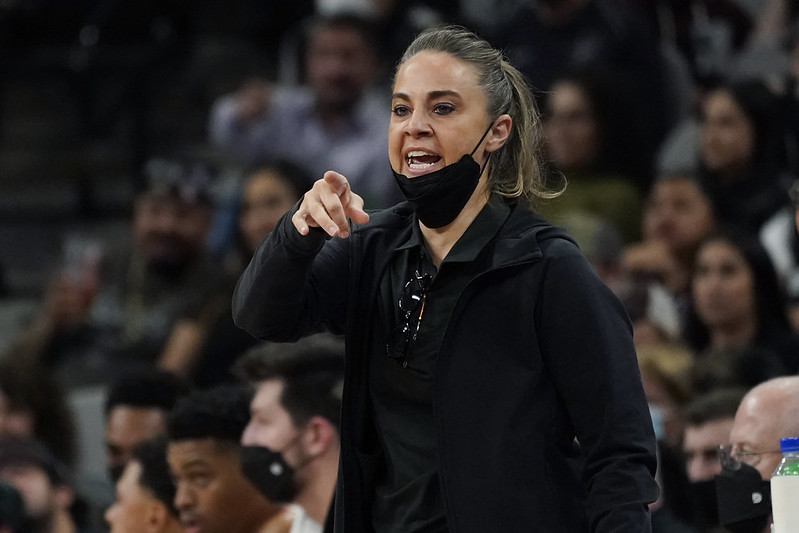 為何棄馬刺回WNBA？　女教頭：NBA低位進攻瀕臨絕種