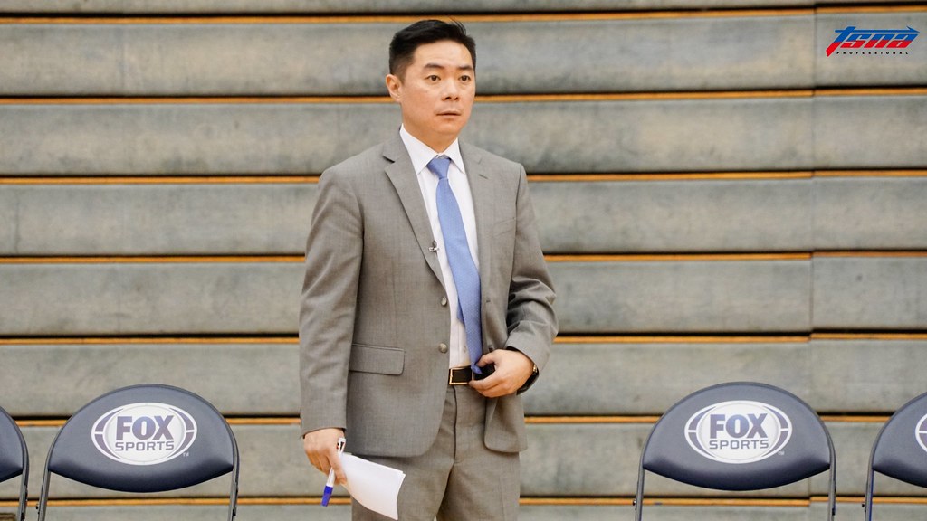 與健行產學合作　劉孟竹無償任獵鷹總教練