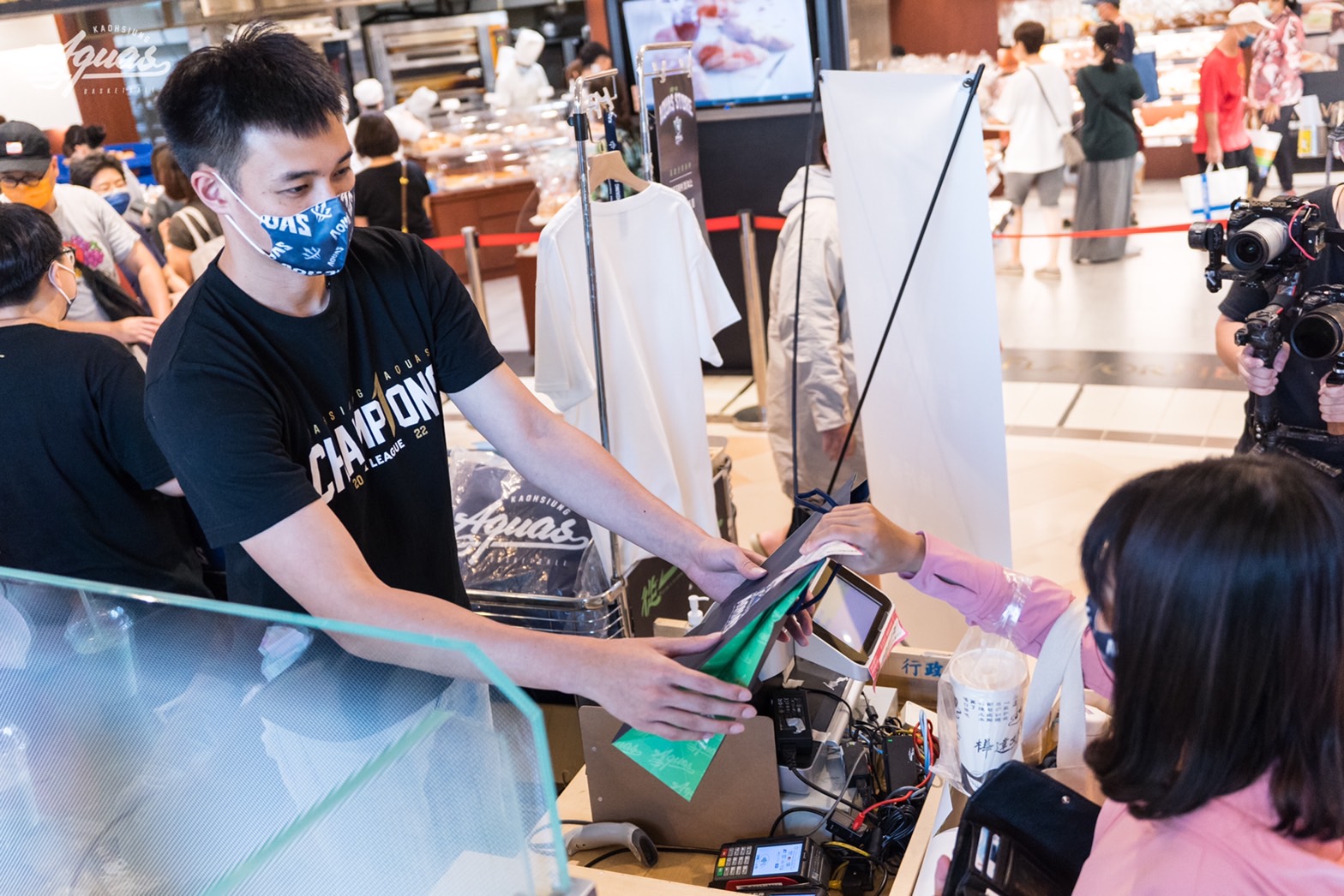 林任鴻、吳曉謹初體驗　漢神巨蛋1日店長