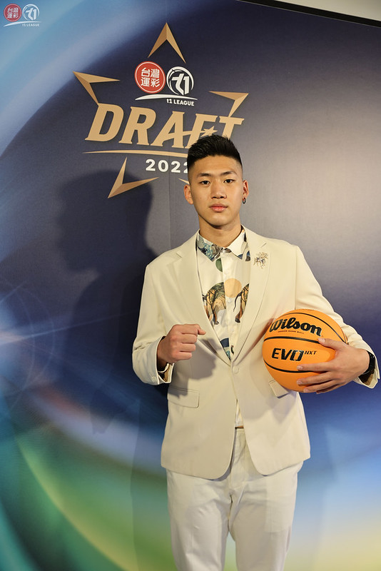 邱子軒的西裝吸睛　期待與布銳克曼切磋