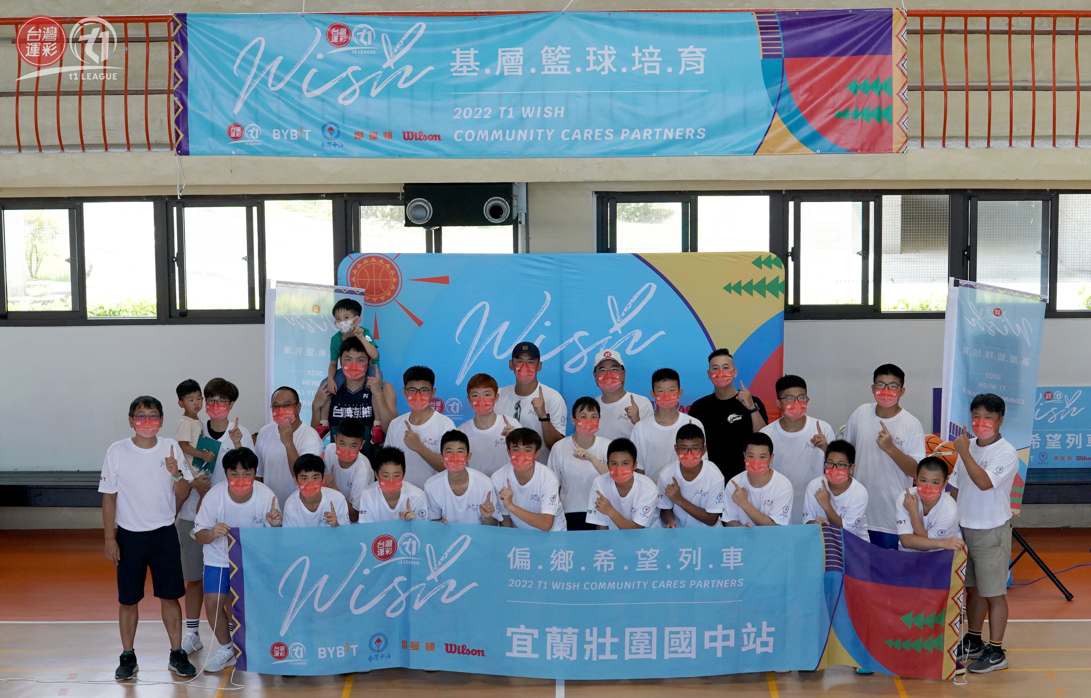 T1公益活動　鄭瑋、朱億宗化身教頭