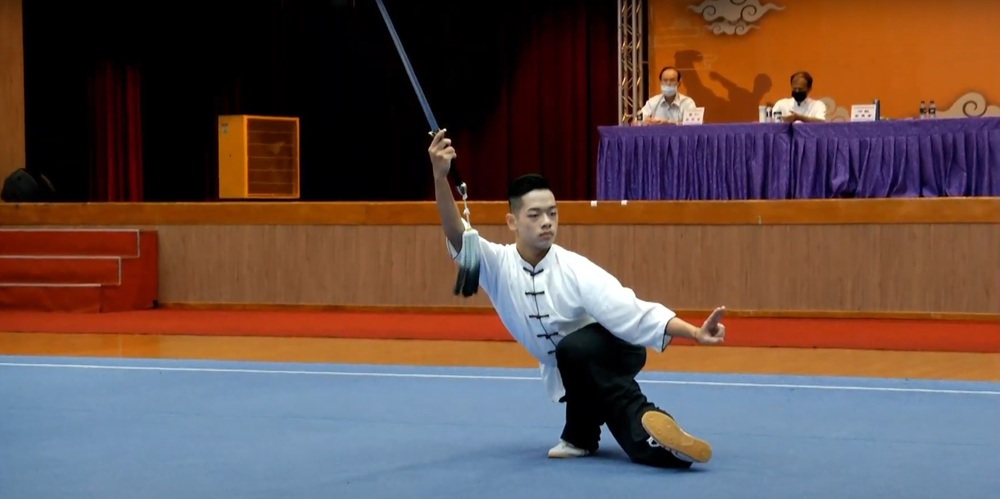 減9公斤又練一萬次　太極劍奪金廖拓植哭了