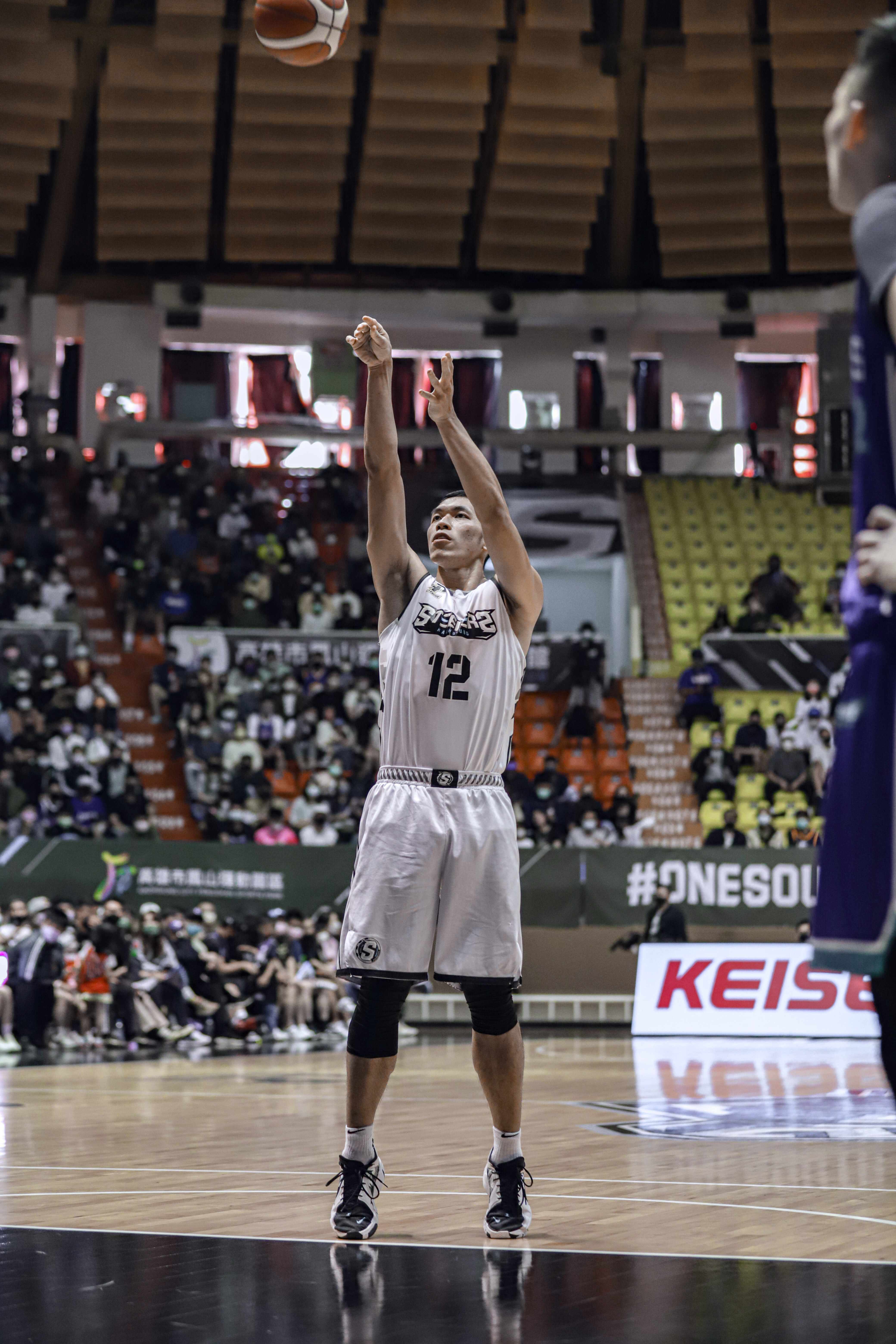 曾想開戰機、當導演　鄭德維的非典型籃球路