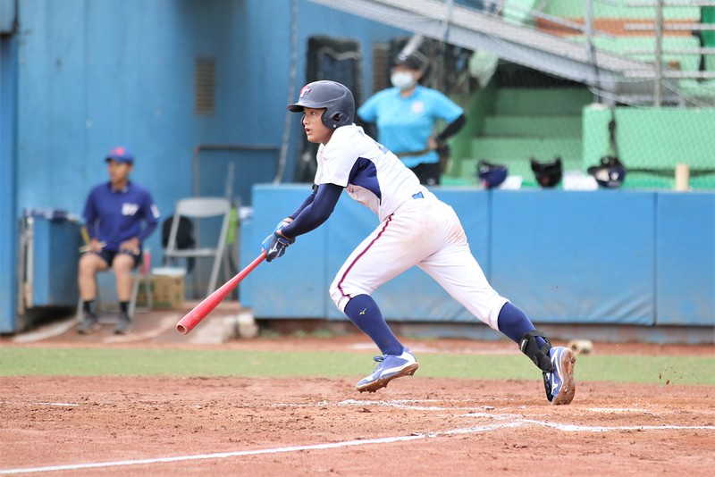 藍白對抗賽敲追平三壘安　黃勇傳獲王傳家讚爆發力好