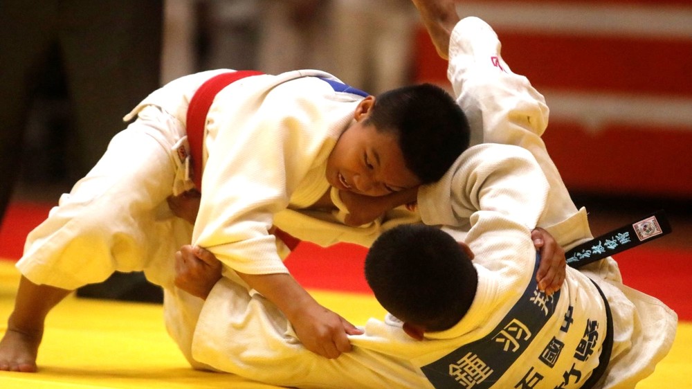 莊帥均過肩小內割　瑪家國中近10年再奪柔道金牌