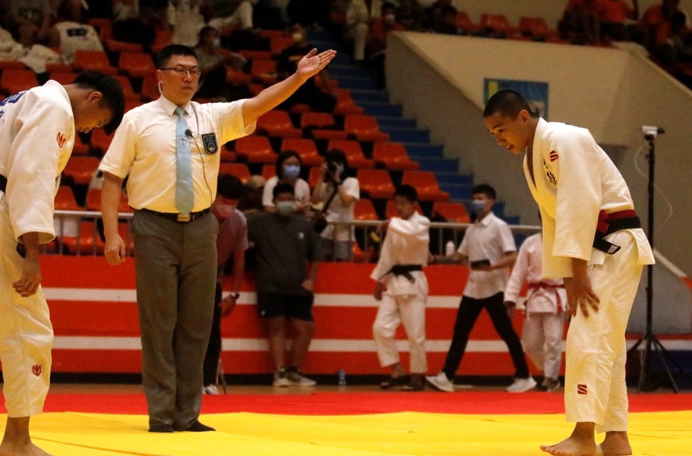 柔道／確診辛苦復出　明德高中王翊珽6連勝奪冠