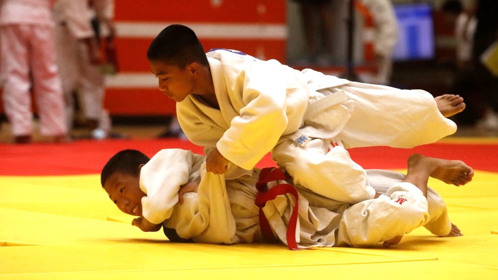 柔道／桃源國中3人都拿牌　東體鍾家瑞5連勝奪金