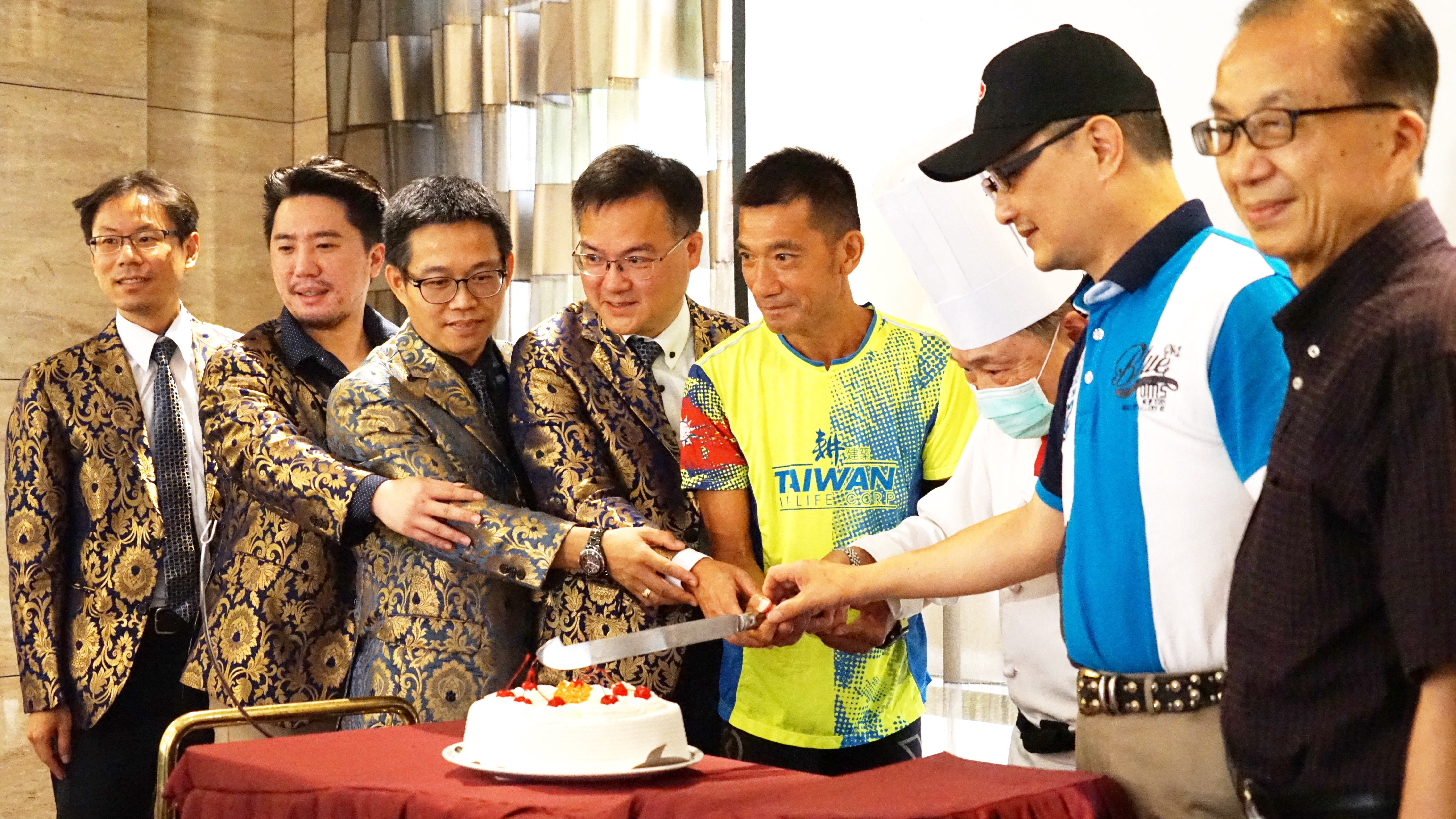 羅維銘再度挑戰3100英里跑　30分鐘內3100枚NFT售罄