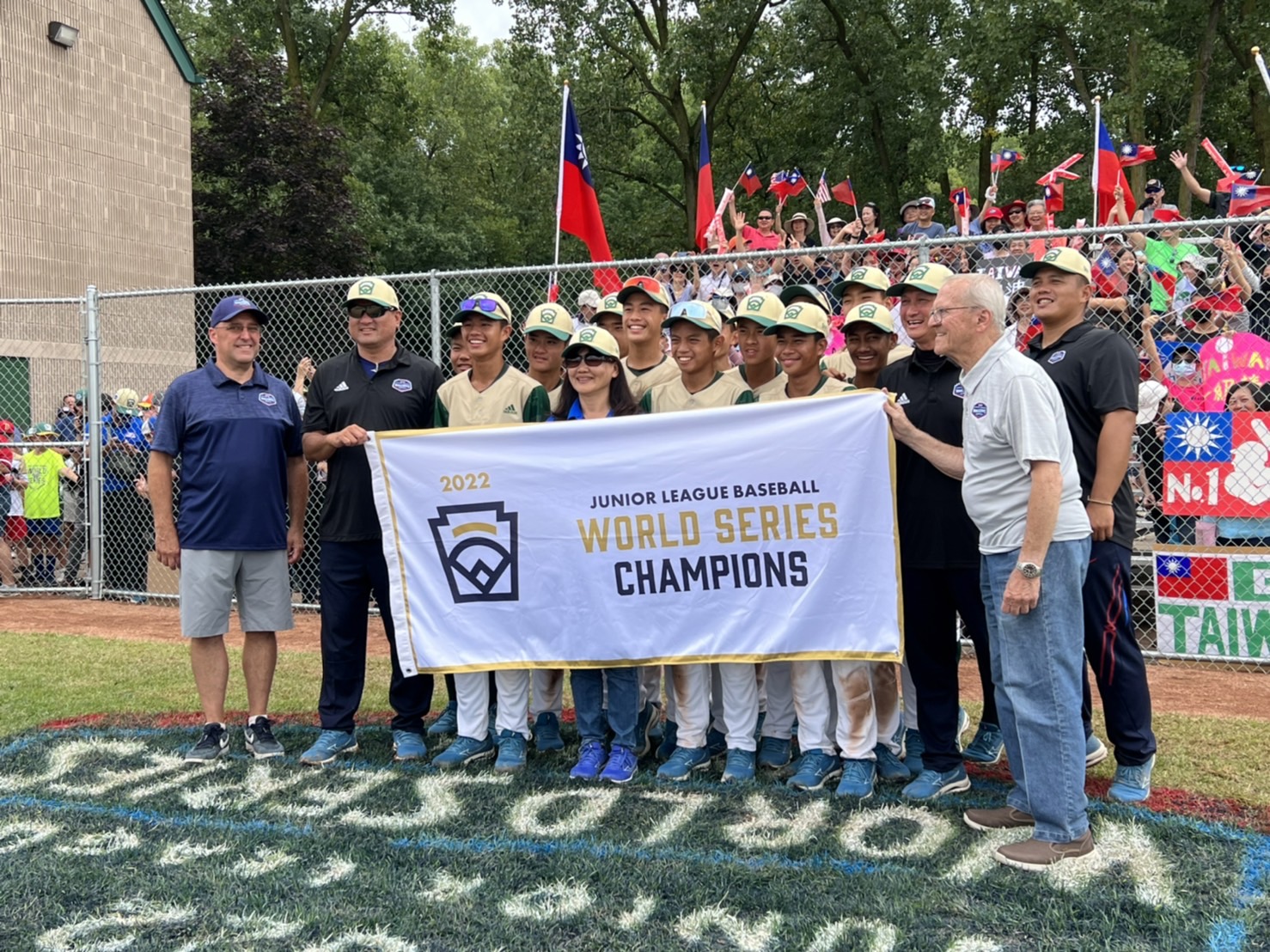 中山國中3度奪LLB次青少棒冠軍　總教練稱讚選手充分發揮