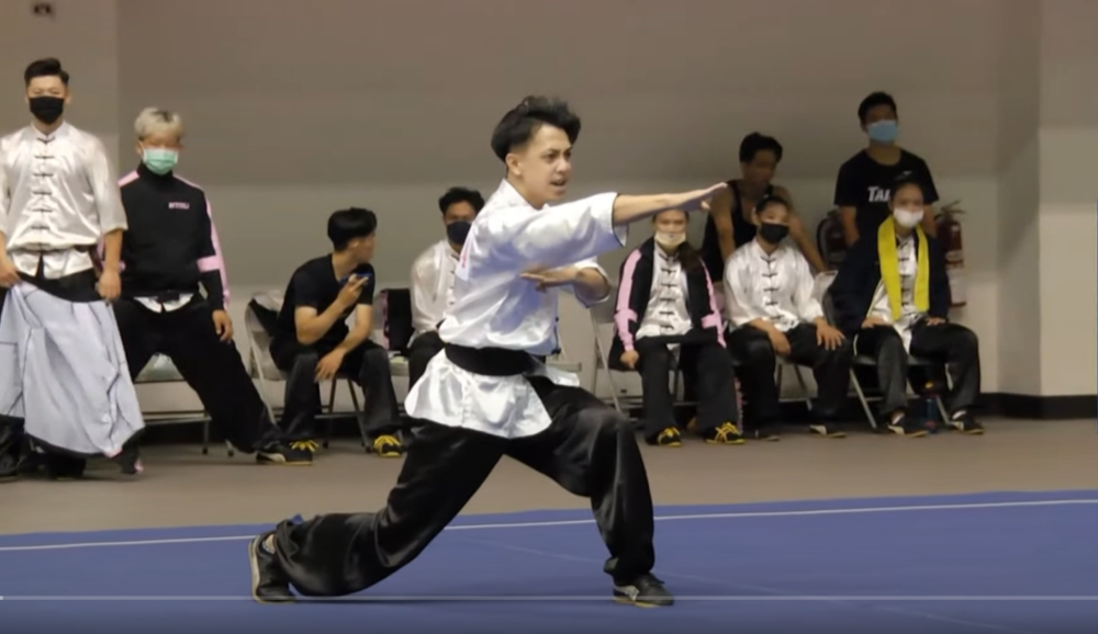 國武術》開心技壓學長　牛奎敦奪大學第1金