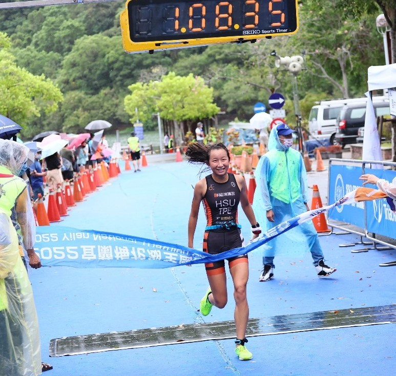 梅花湖鐵人三項半程　17歲藍文謙、15歲許晨筠包男、女雙冠