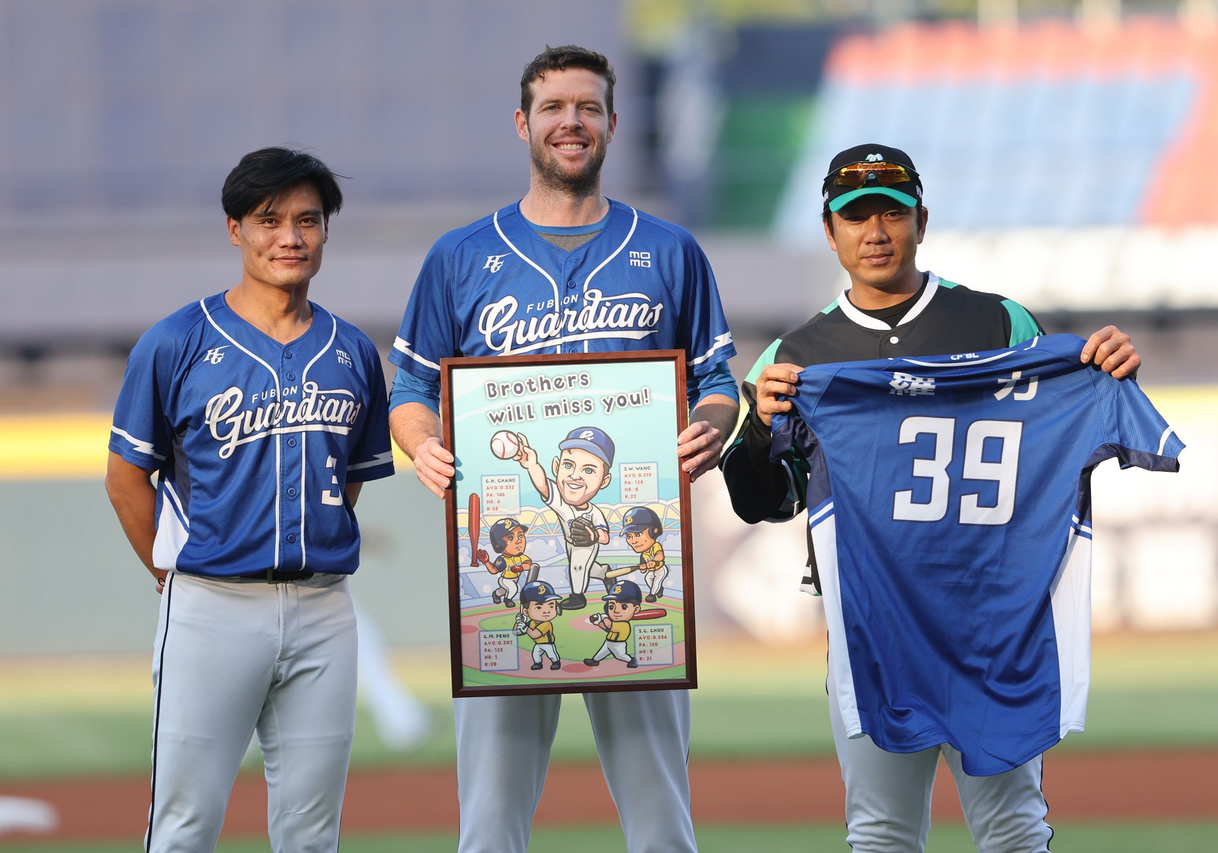 羅力最後一次走進洲際球場中信兄弟送他對戰最多4打者q版畫像 Tsna體育新聞團隊