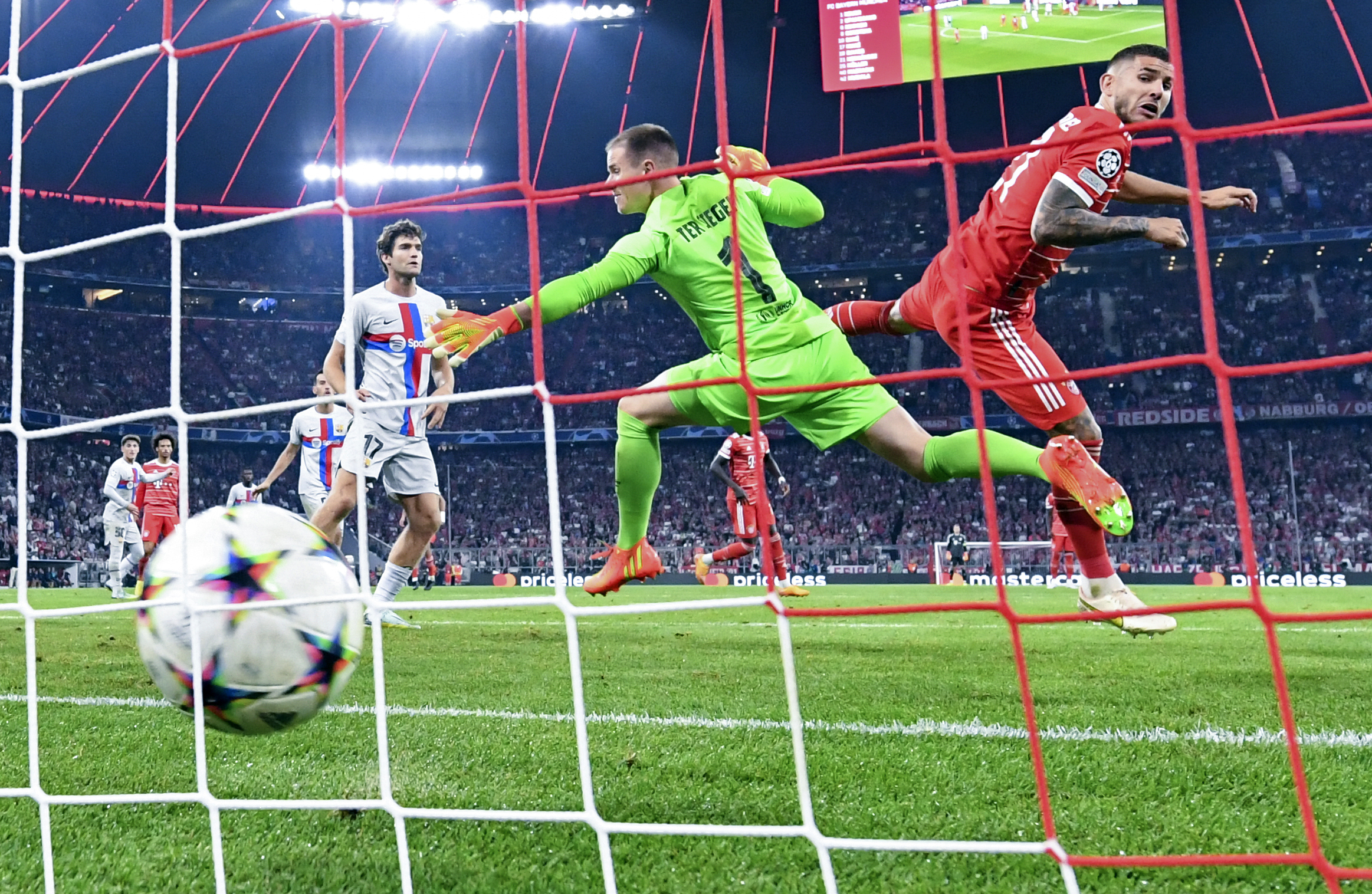 拜仁主場完勝巴薩　教頭：贏在高效率