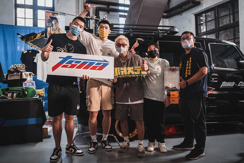 周桂羽、李睿麒攜手義賣　營業額全數捐出