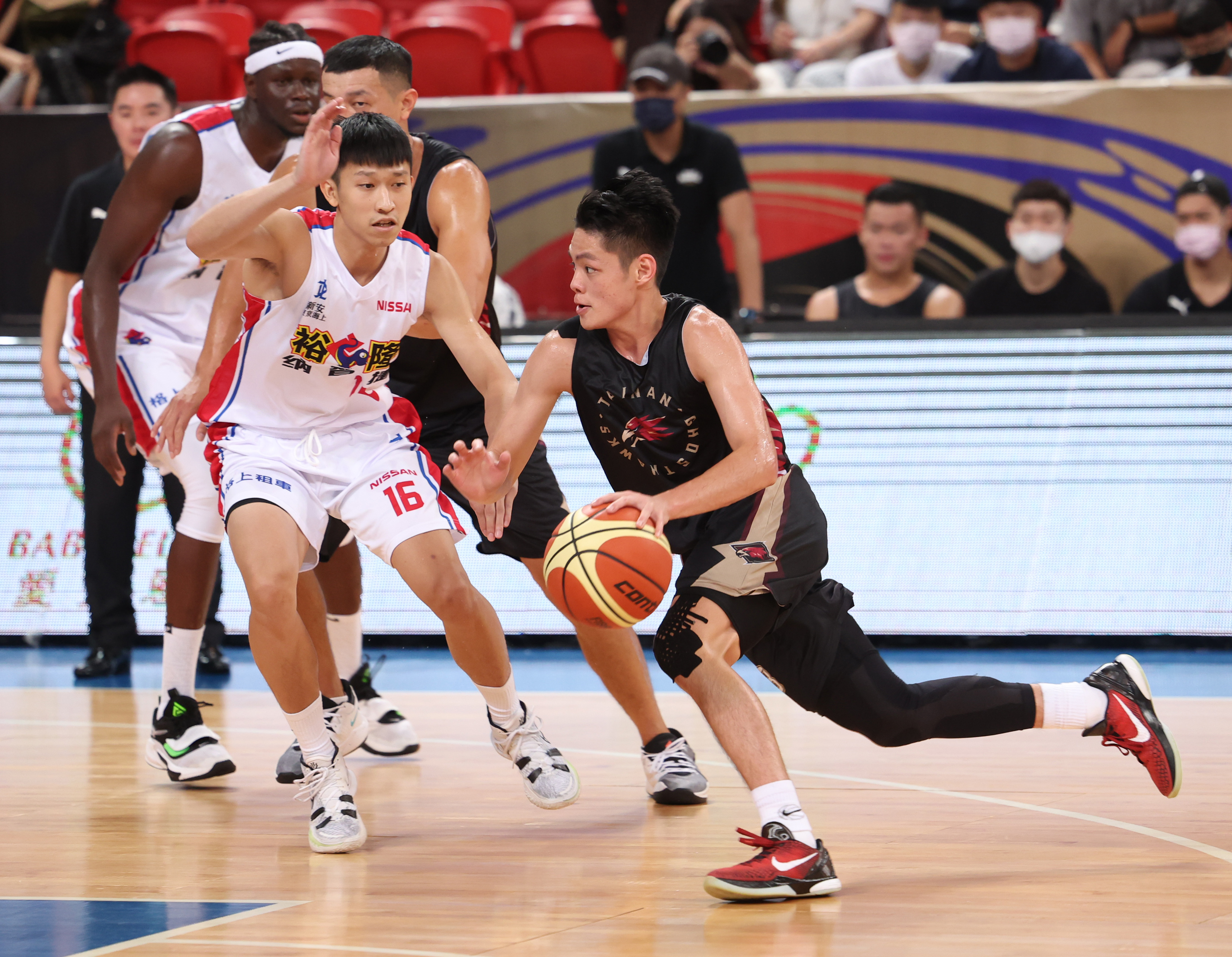 上半場心態鬆懈　獵鷹逆轉裕隆進8強