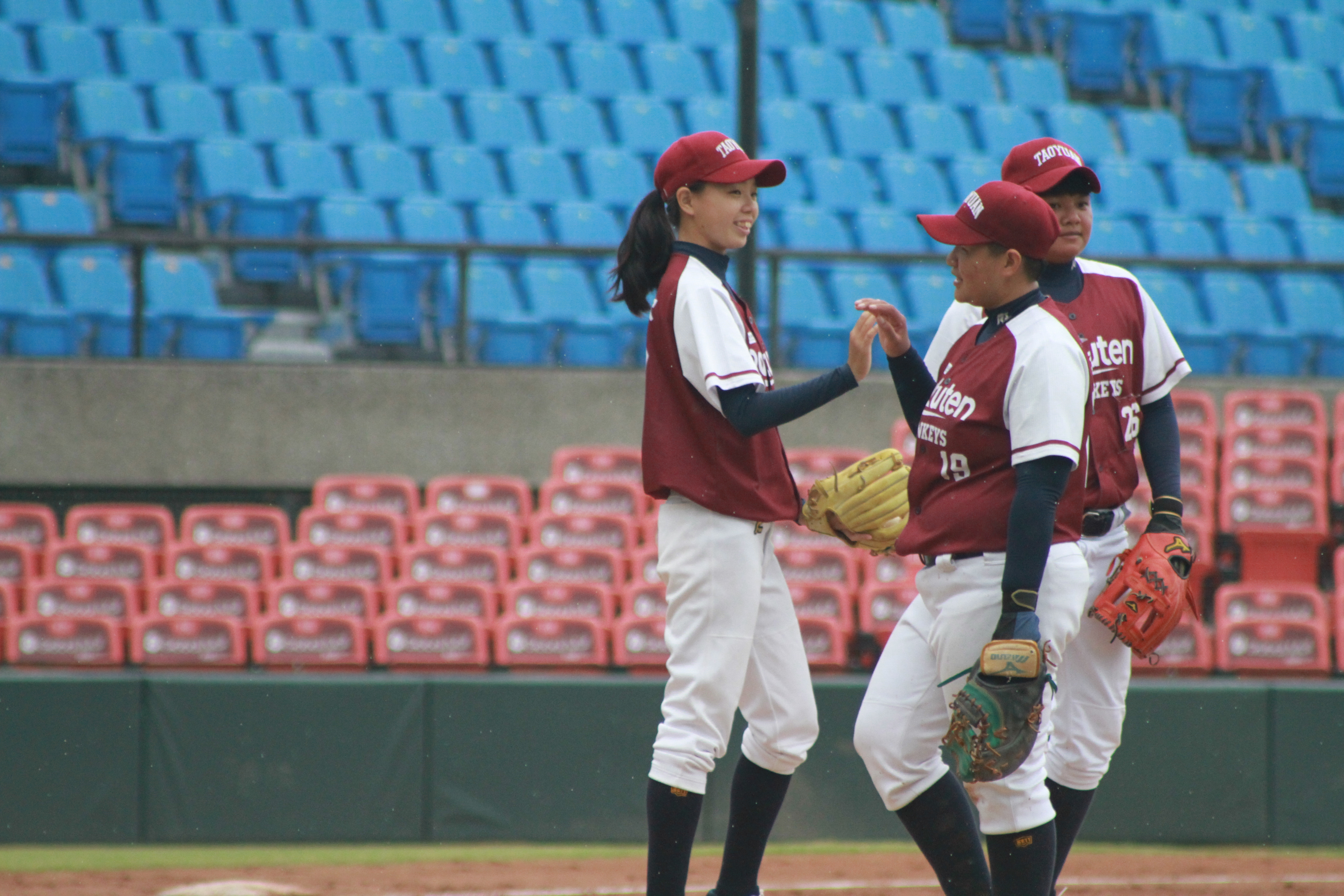 女棒聯賽「桃園內戰」　樂天桃園一日兩勝暫居第一