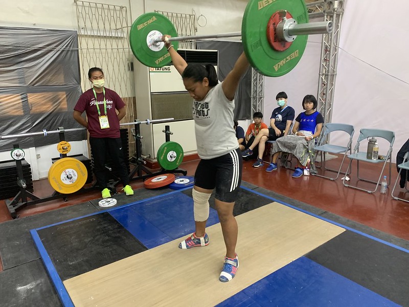 靠舉重翻轉人生　排灣族力士丁欣薇摘金