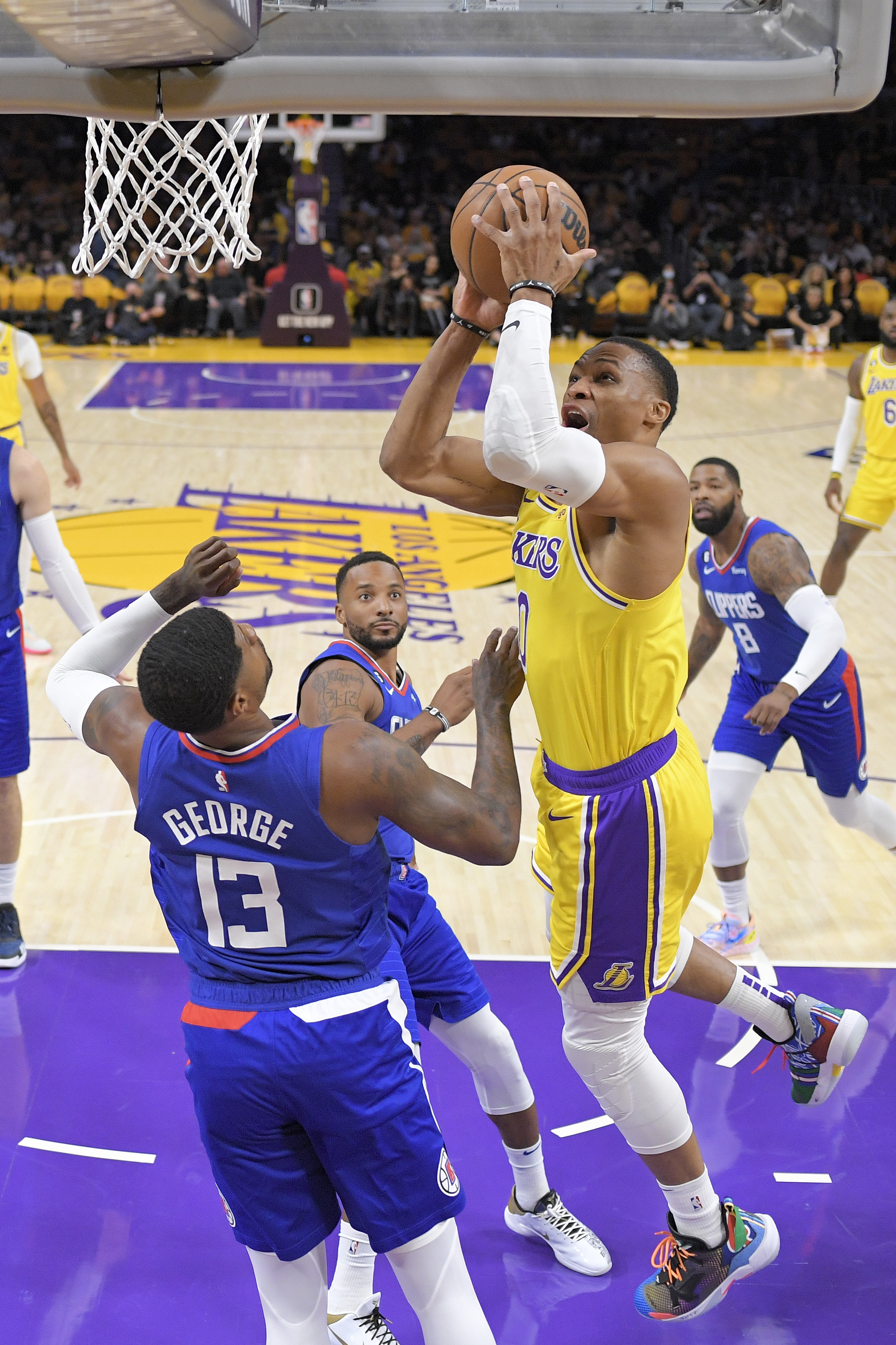 湖人被快艇賞開季連敗　Westbrook 11投俱墨只得2分