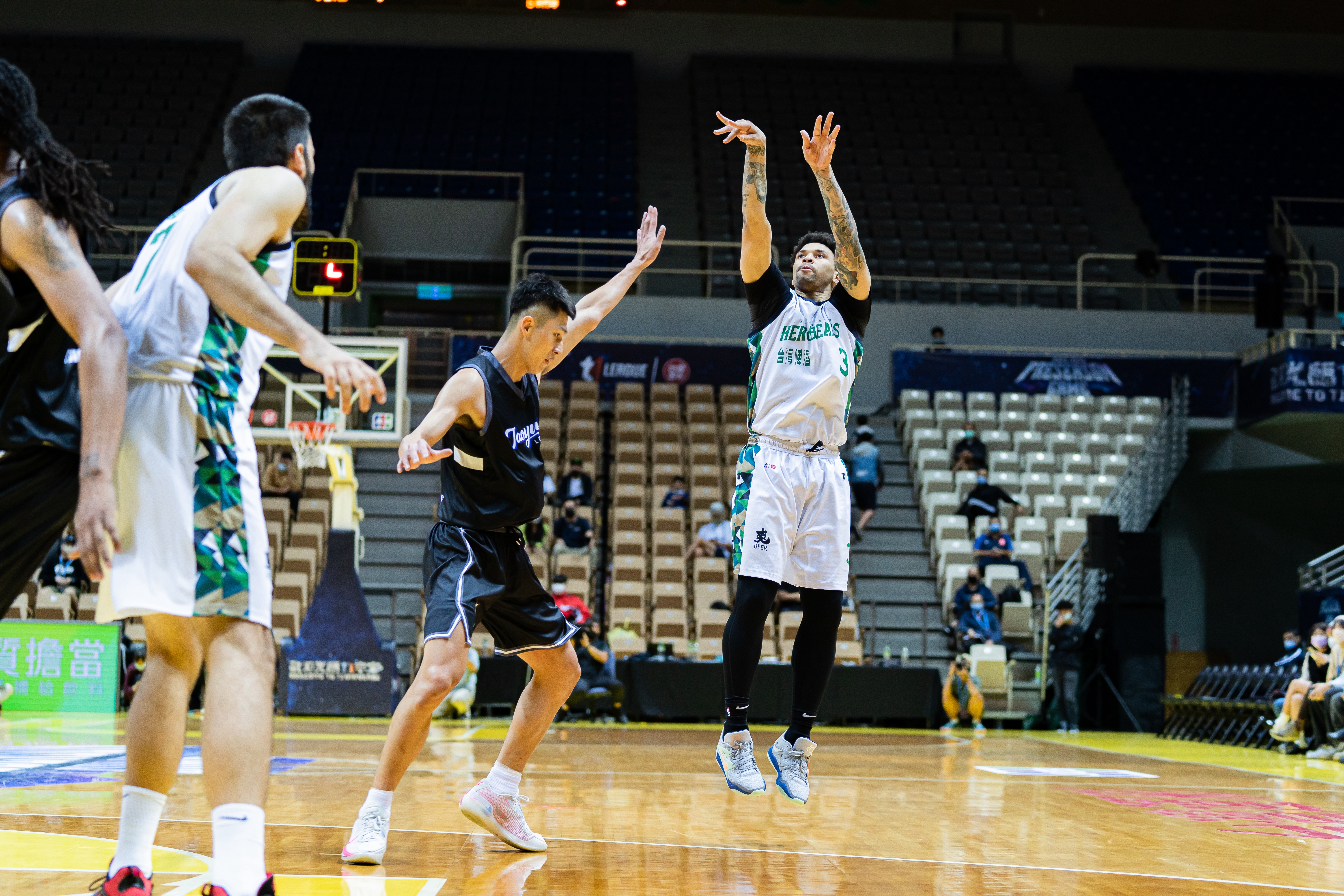 希克斯膝傷復發　台啤英熊談妥「人氣球星」