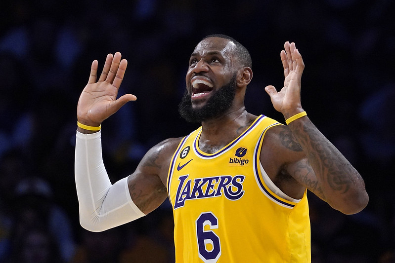 開季以來受腳傷困擾　LeBron：只能休息但仍要上場