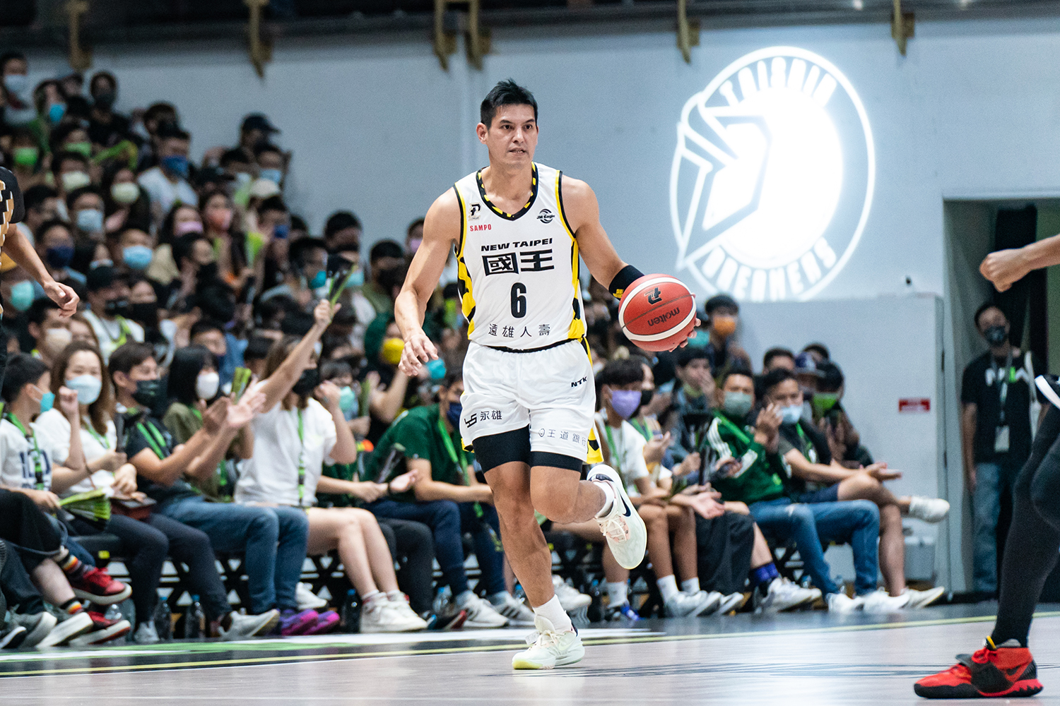 楊敬敏全場最高25分　國王踢館夢想家