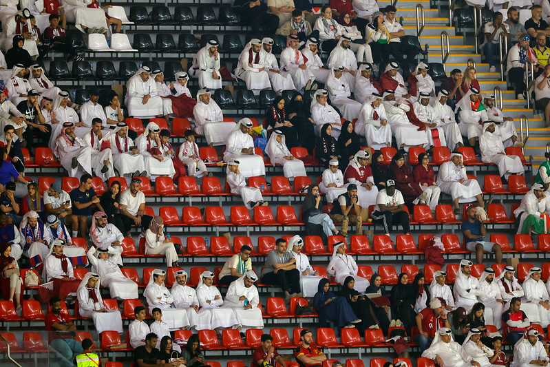 地主卡達早早落後　觀眾大量離場