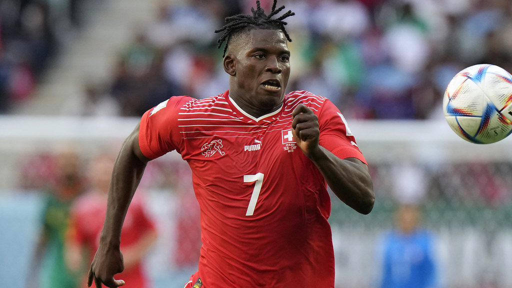 喀麥隆出生的瑞士球員踢進致勝球　瑞士門將：很開心Embolo是我們球隊的