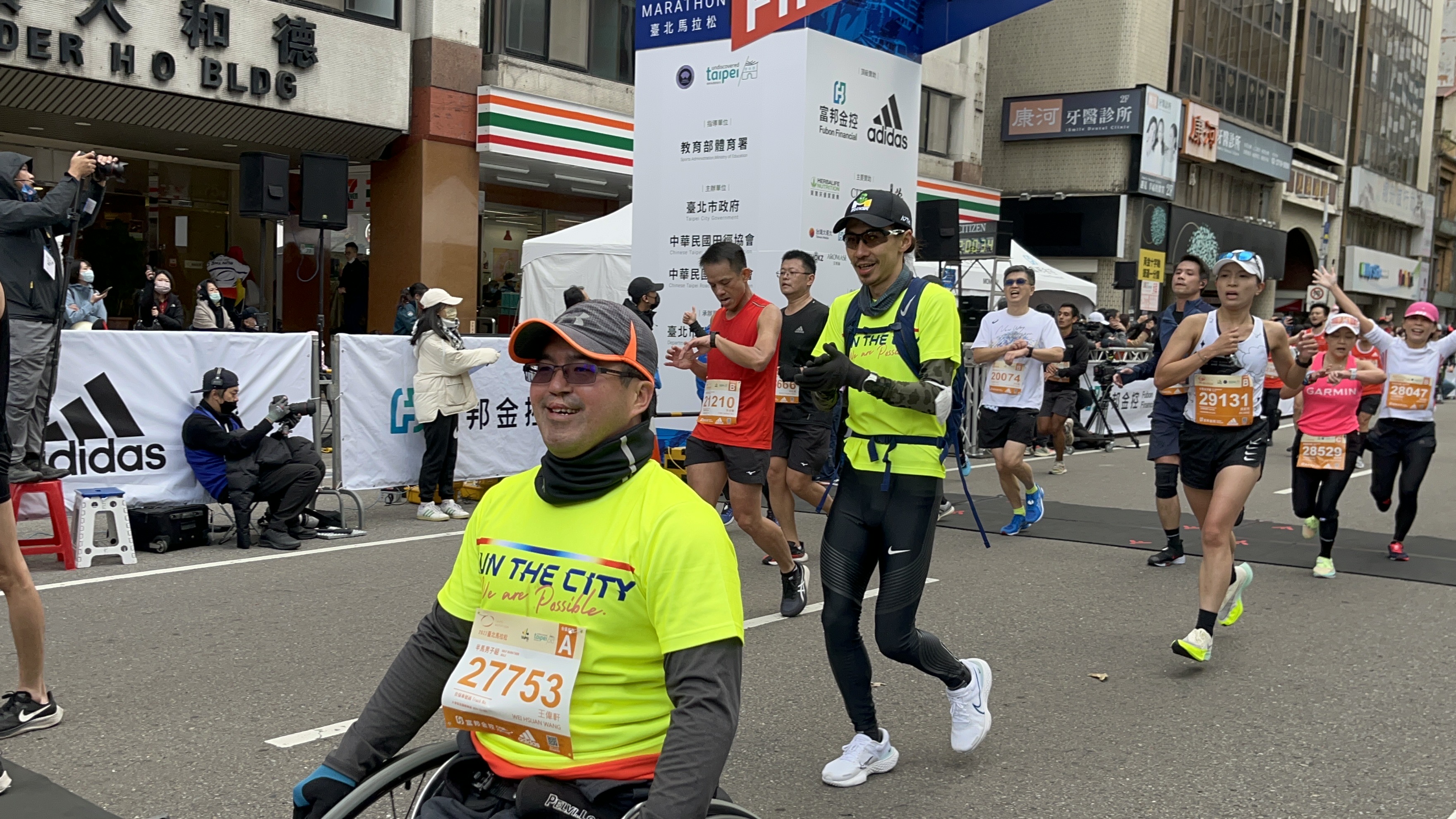 台北國際馬拉松首邀輪椅族群　敦奧國手張嘉哲首任陪跑員