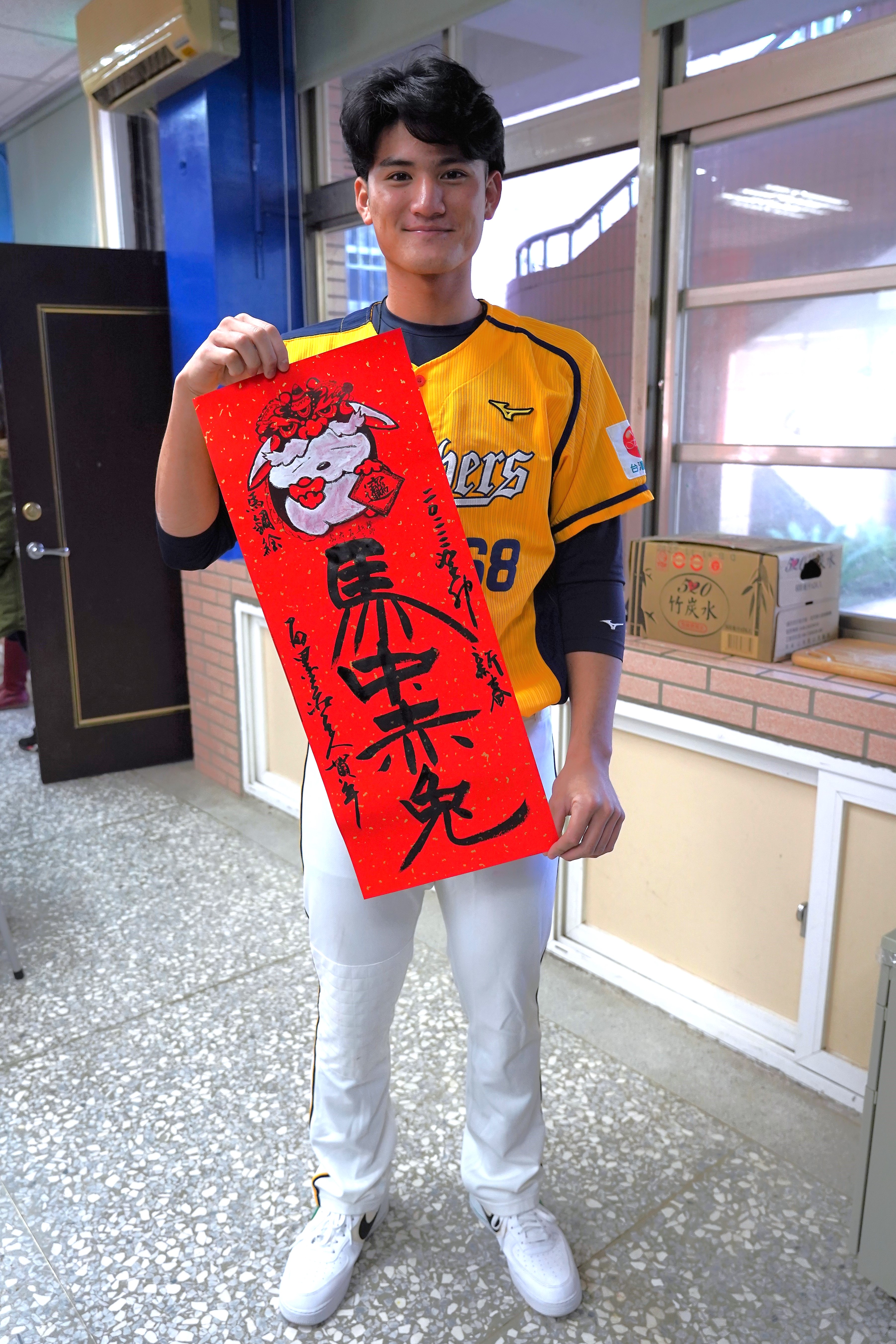 馬鋼來到外婆家台中自由國小　獲贈「馬中赤兔」春聯明年闖天下