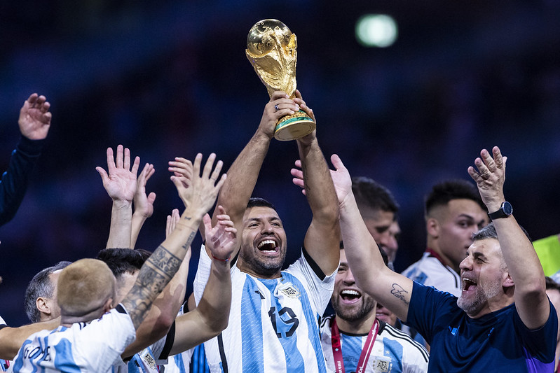 阿根廷奪冠第27人　兼任教練、吉祥物和心靈導師的Agüero