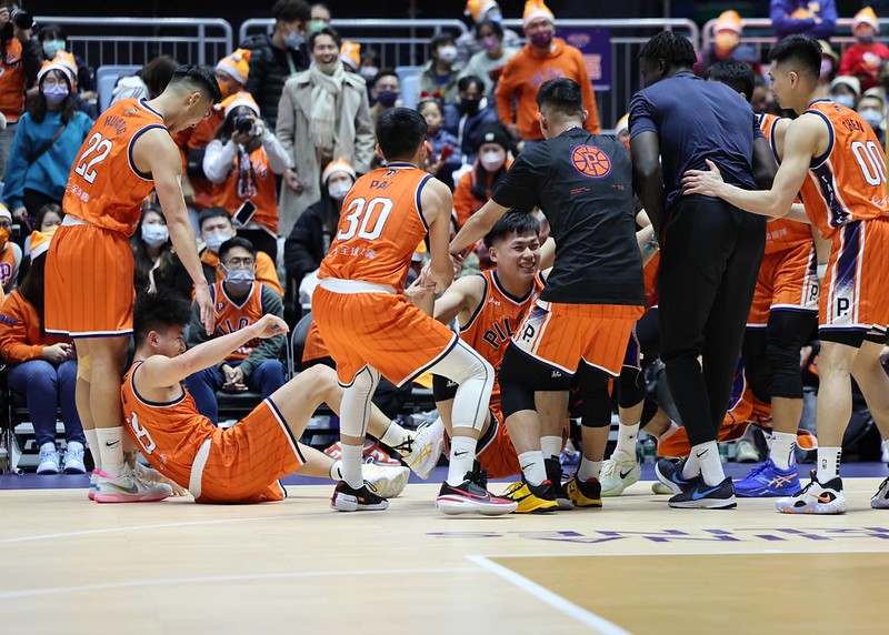 全員皆兵大勝攻城獅　領航猿收隊史最佳6連勝