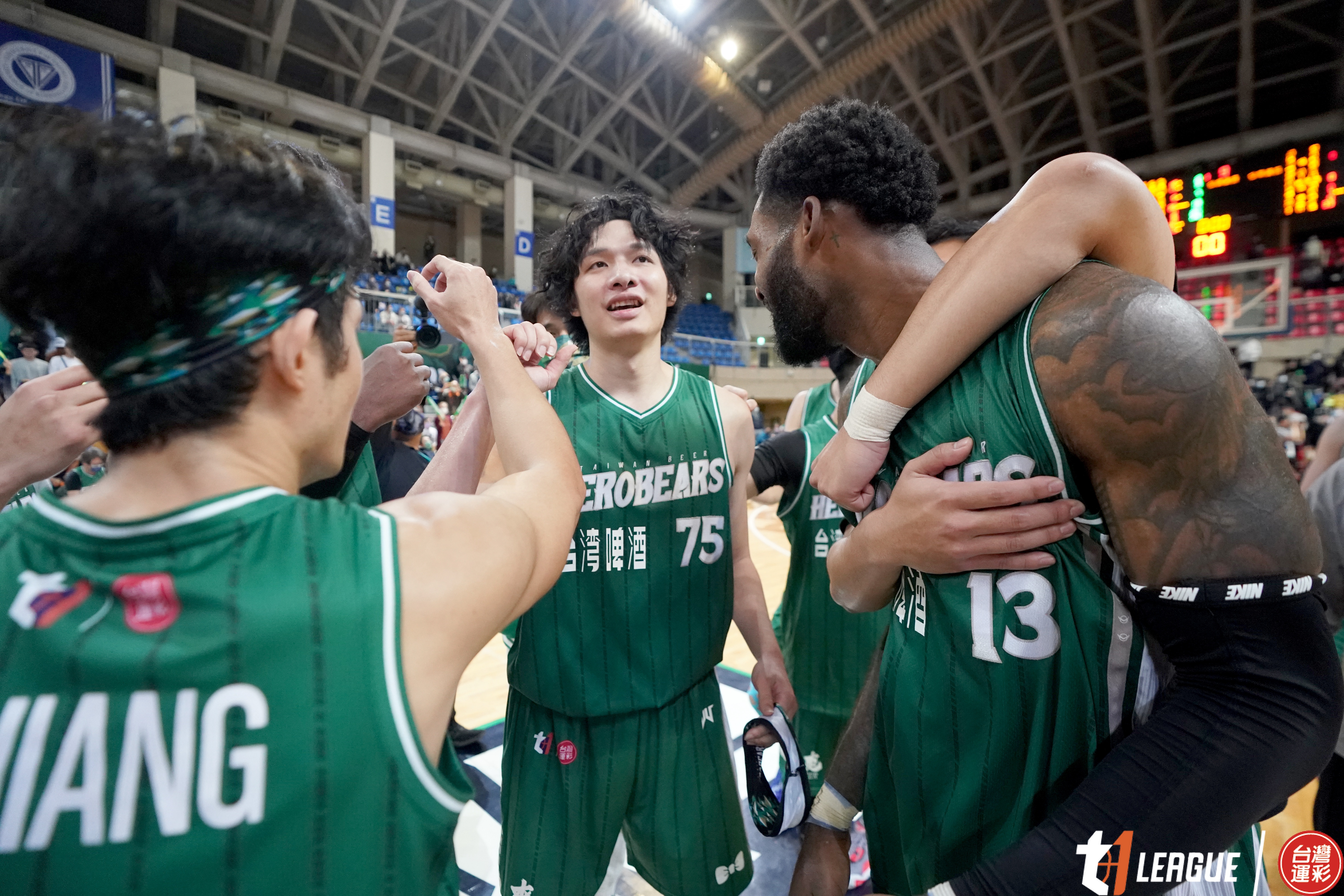 李啓瑋平T1本土紀錄9記三分　英熊主場逆轉獵鷹