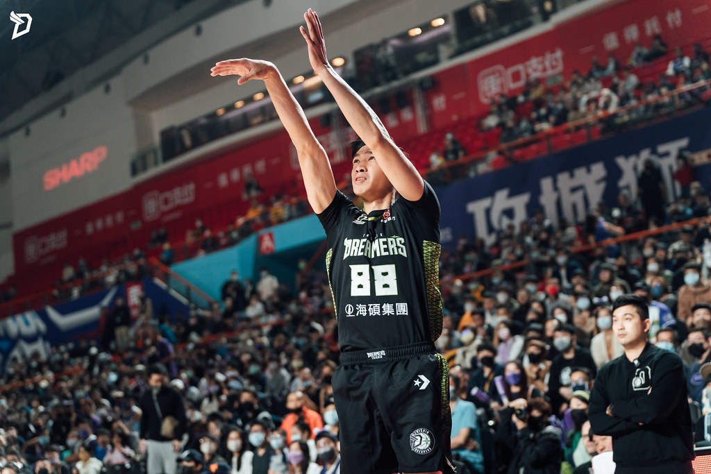 賴柏霖興奮上任　周柏臣解凍