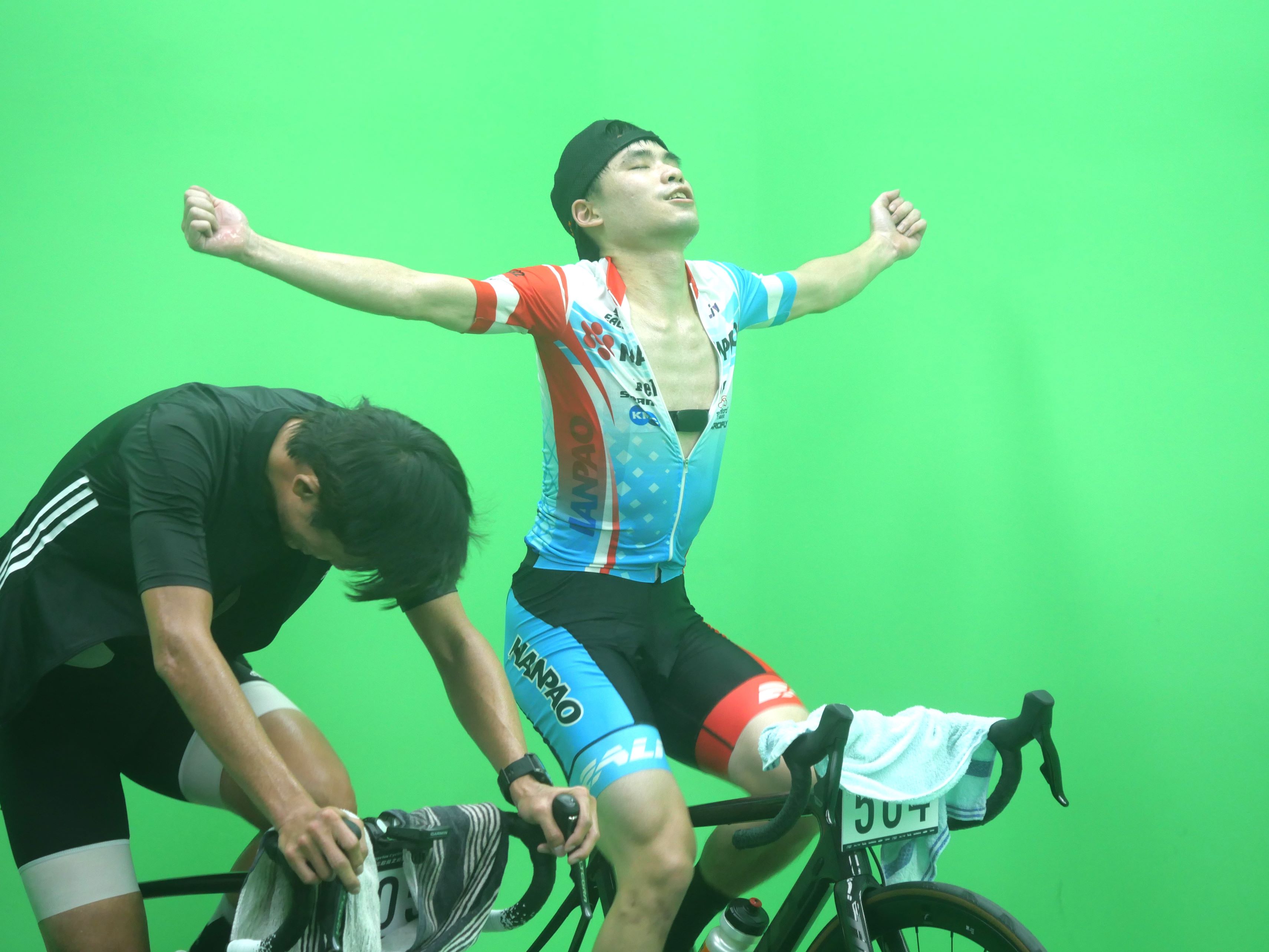 首創虛擬騎行真實尬車　台灣電競車王張瀚允奪冠