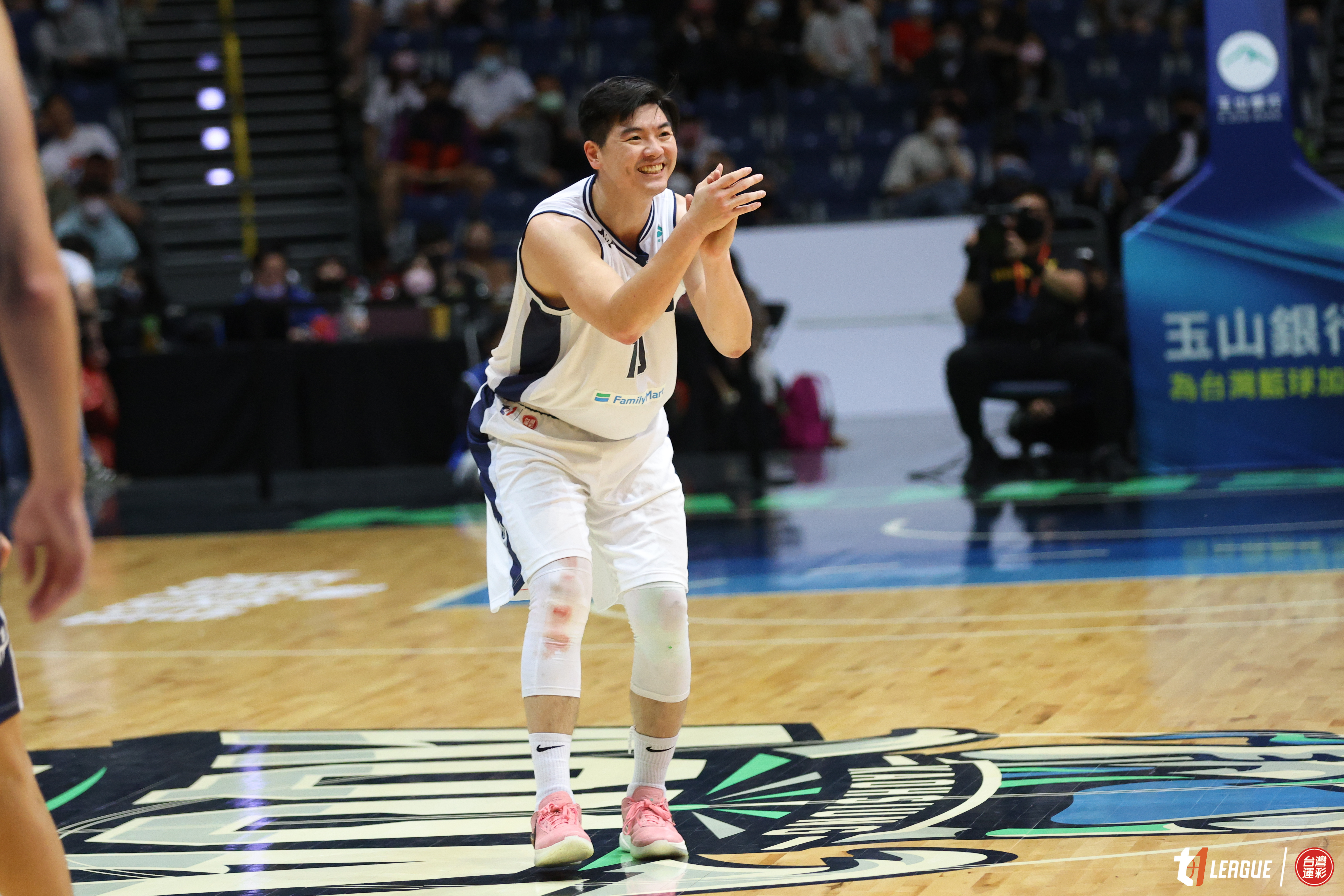 被魔獸噴垃圾話　胡瓏貿回嗆：帶著你的L回去