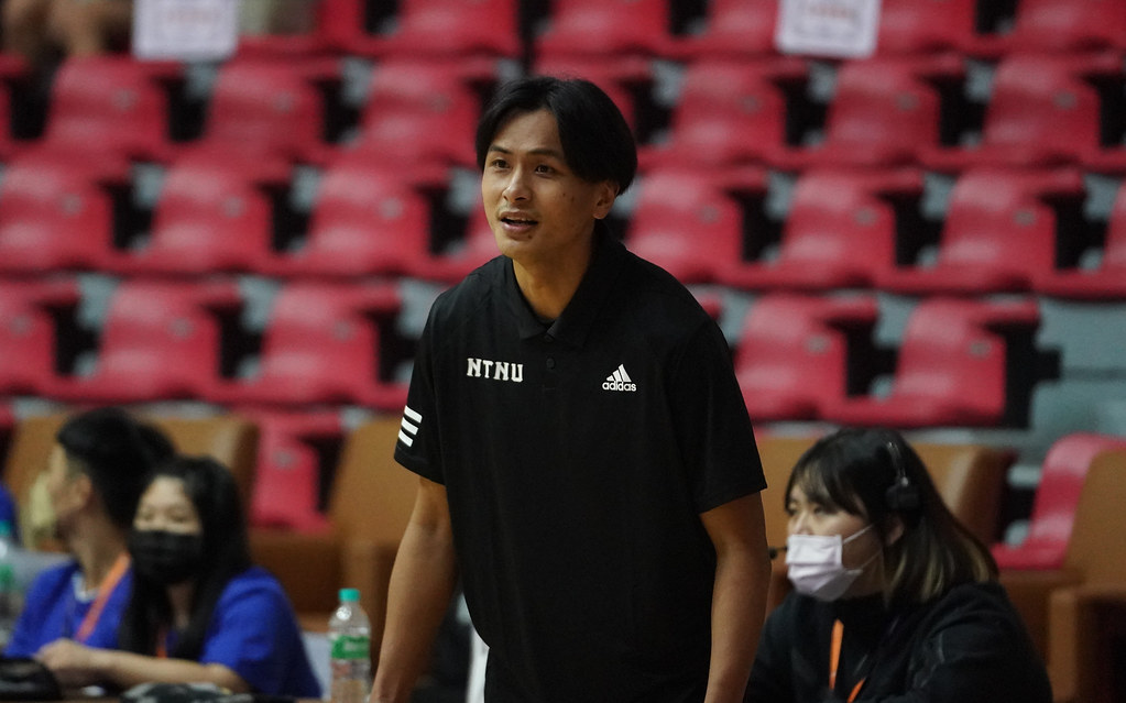 教練界的「白紙」　李秉鴻3個月擄獲球員的心