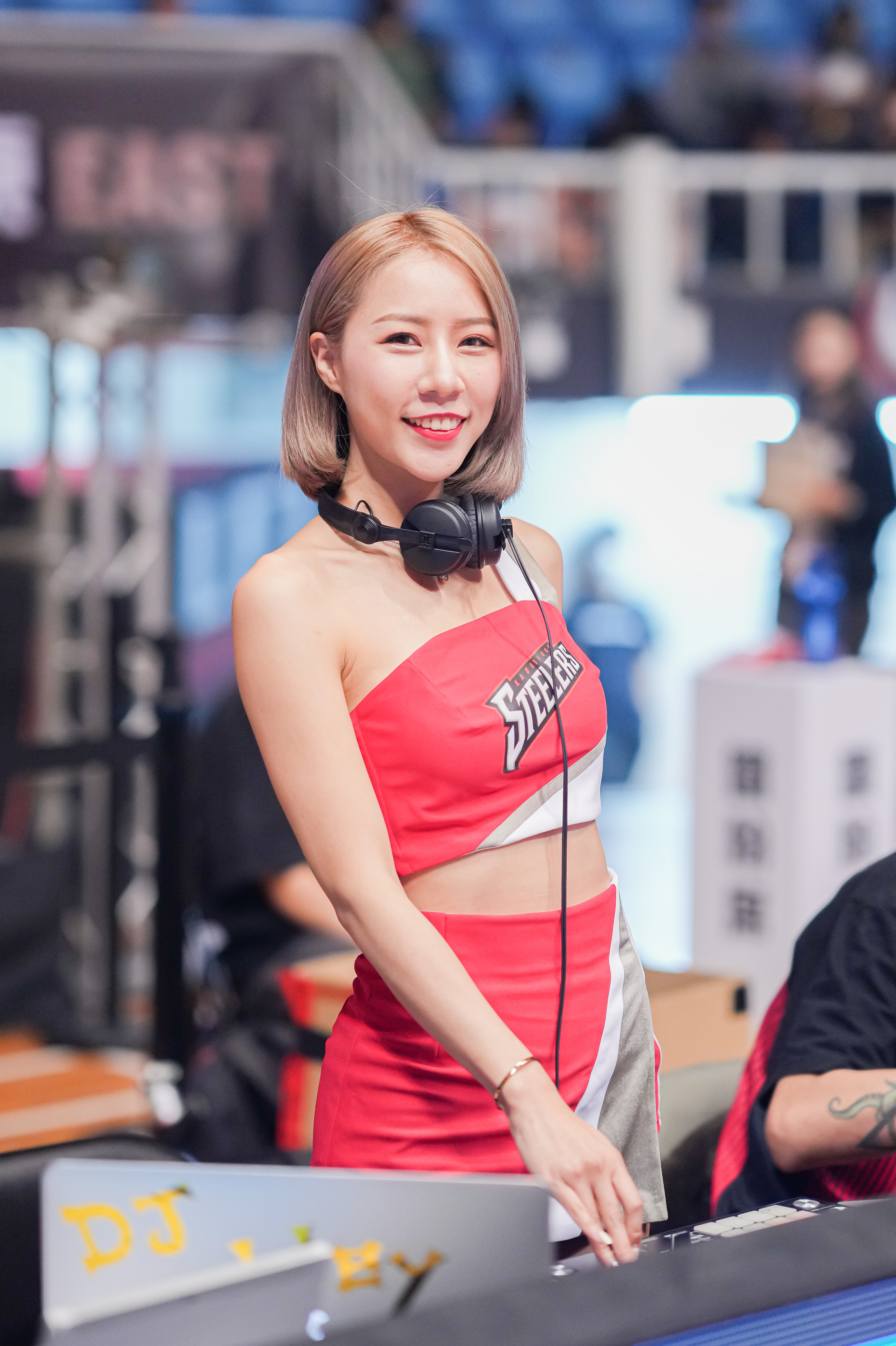 雅典娜DJ心恩火辣開場　鳳山主場變夜店