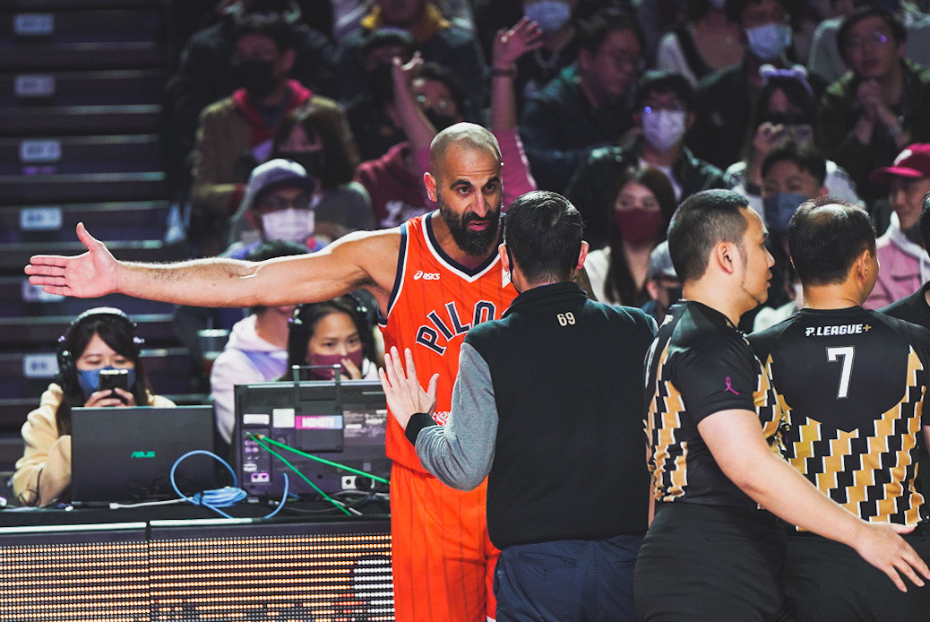 引用鬥毆條例　桑尼衝進場被判出場