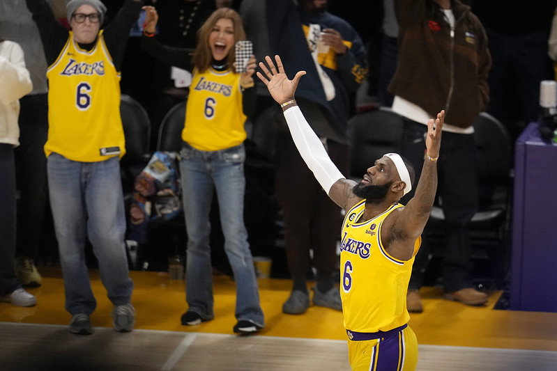 沒有預先設想破紀錄動作　LeBron：該怎麼打就怎麼打