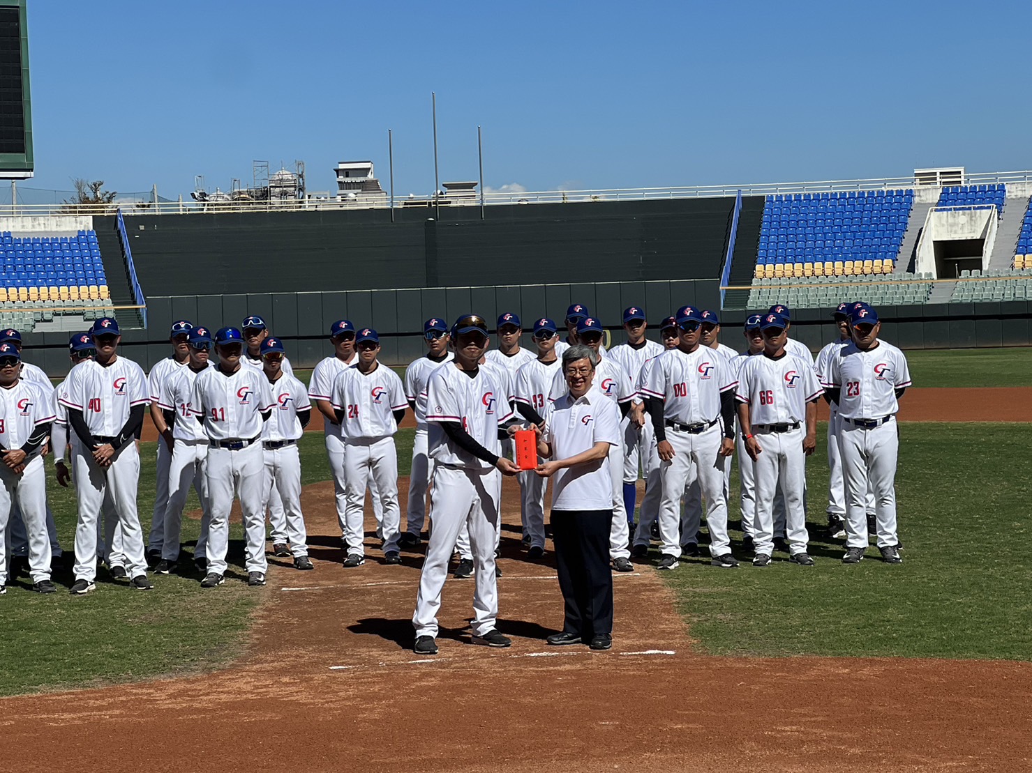 WBC》行政院長陳建仁南下替中華隊加油　勉勵打進日本、美國 - TSNA體育新聞團隊